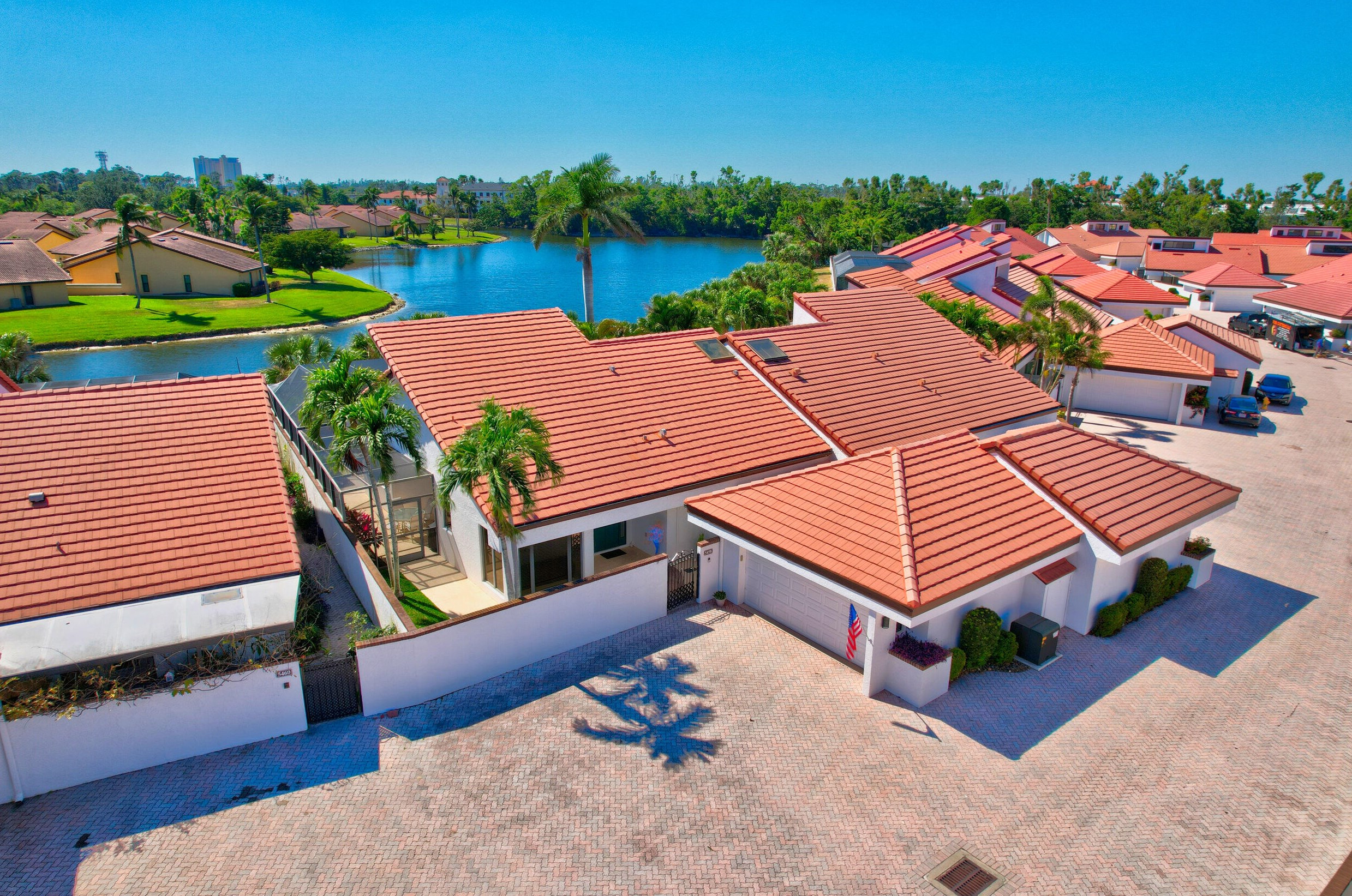 5458 Harbour Castle Dr, Fort Myers FL 33907-7844 exterior