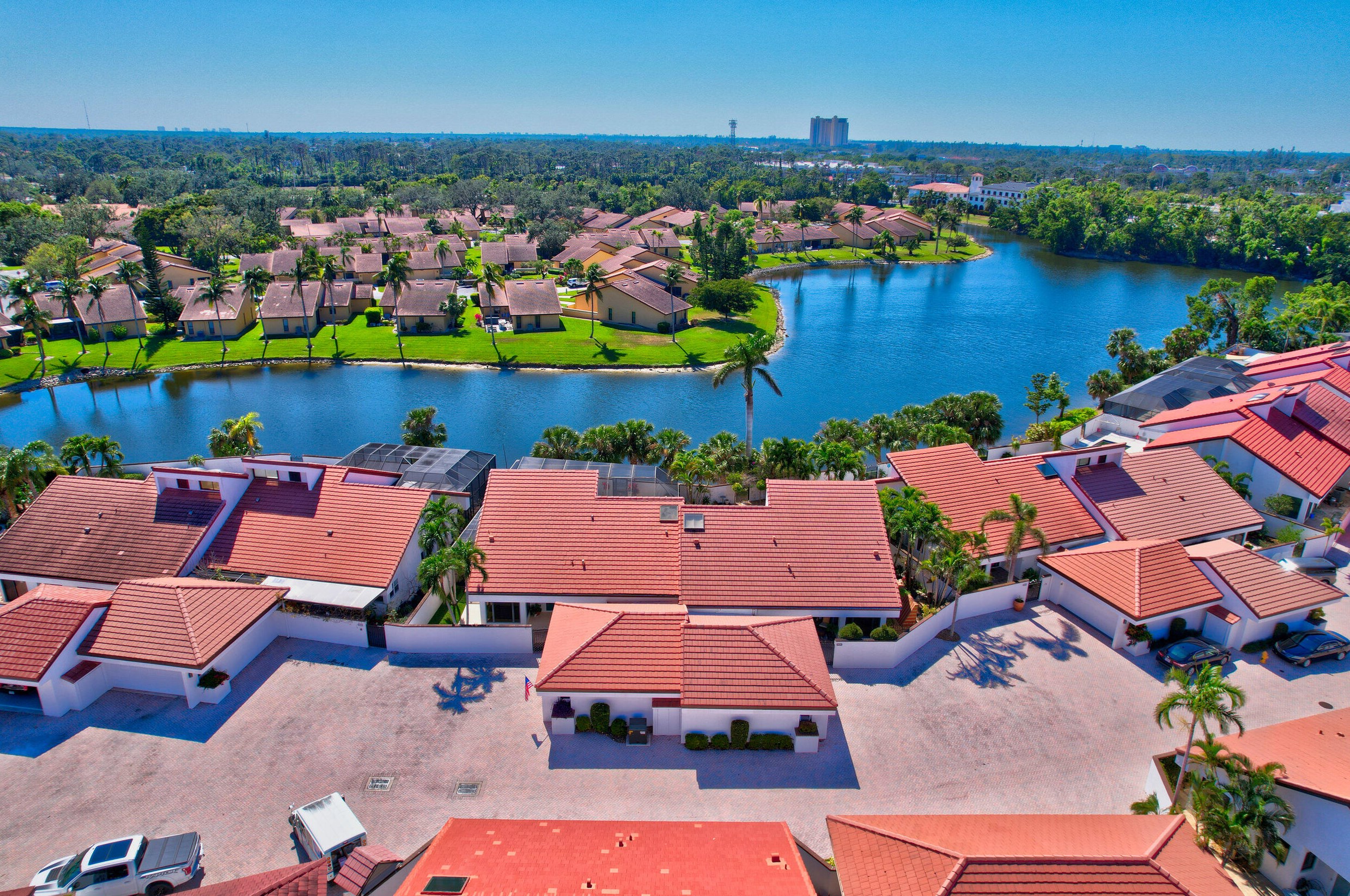 5458 Harbour Castle Dr, Fort Myers FL 33907-7844 exterior