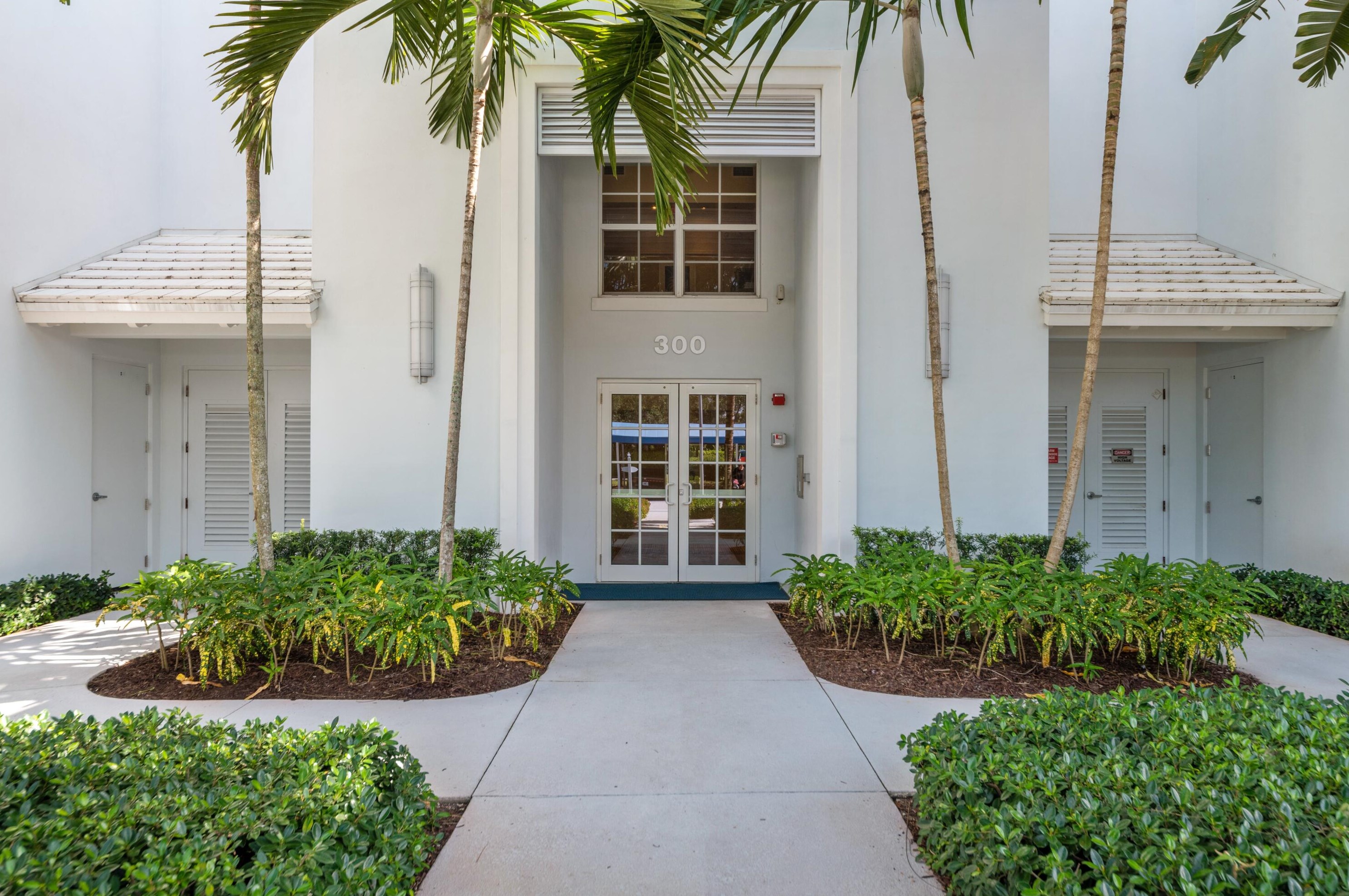 312 Bay Colony Dr N, West Palm Beach, FL 33408