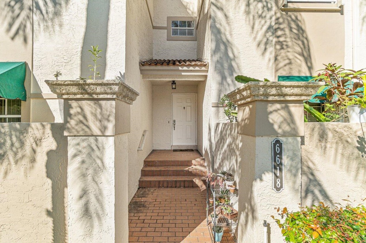 6618 Via Regina, Boca Raton, FL 33433