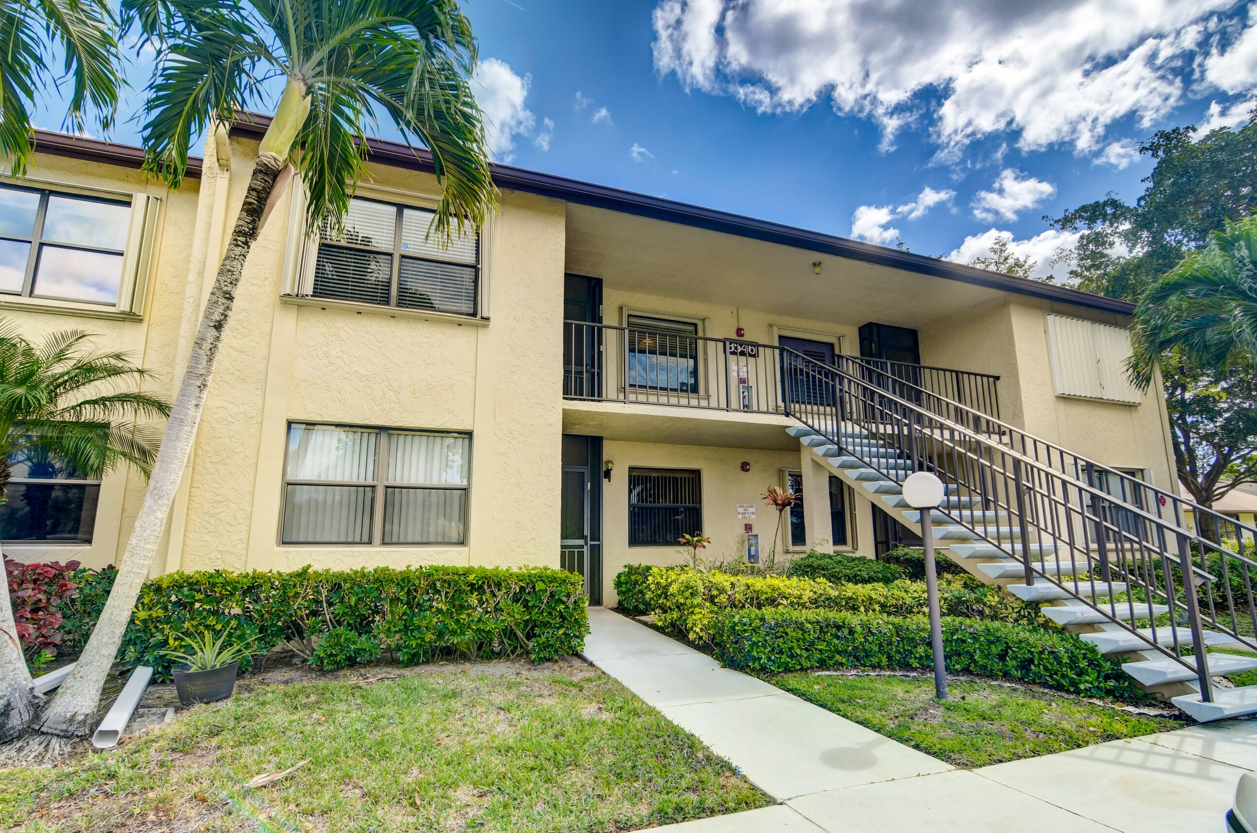 3546 Englewood Dr, Lake Worth, FL 33467-8564