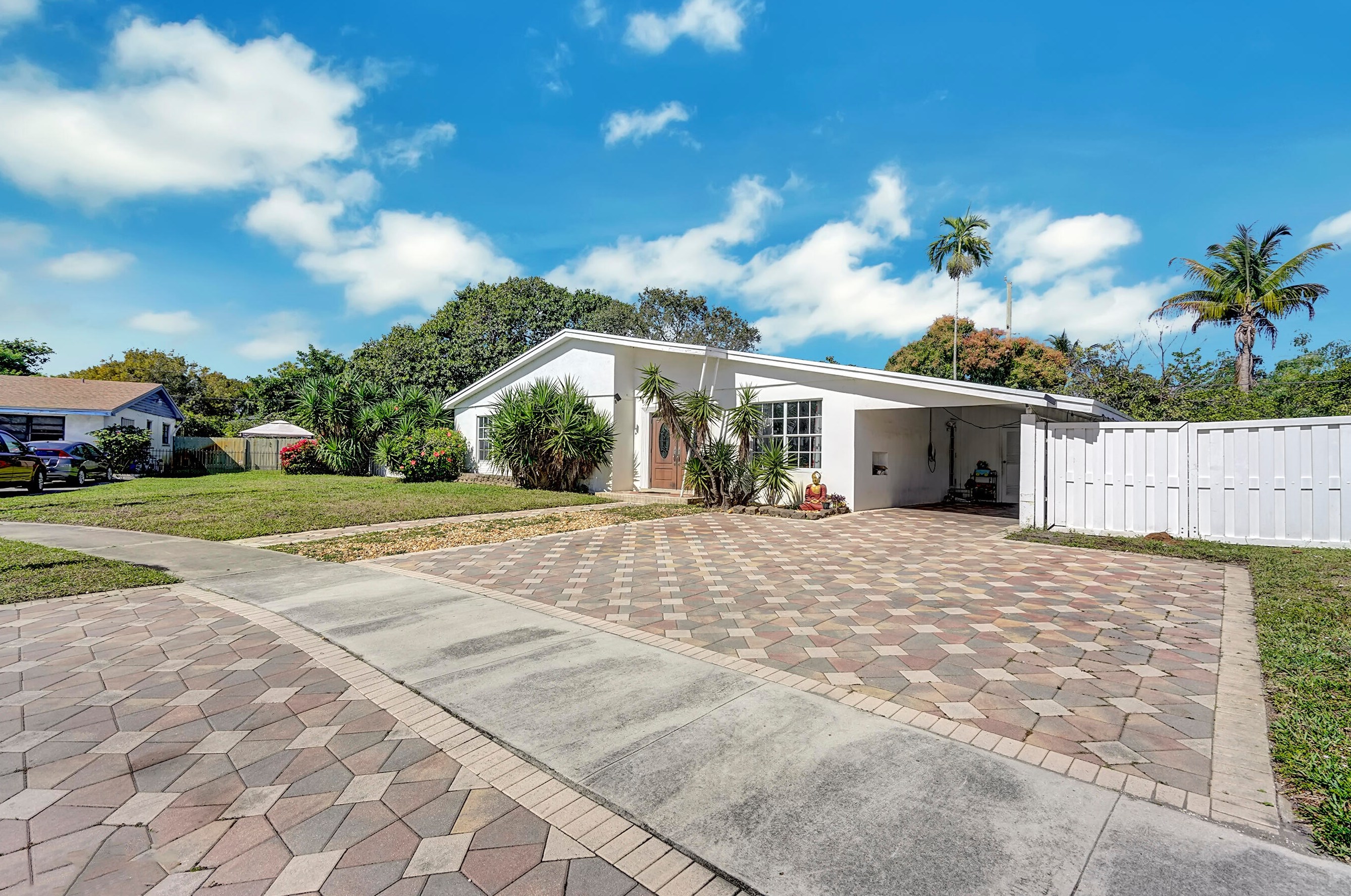 17630 3rd Ave, Miami, FL 33162-1774