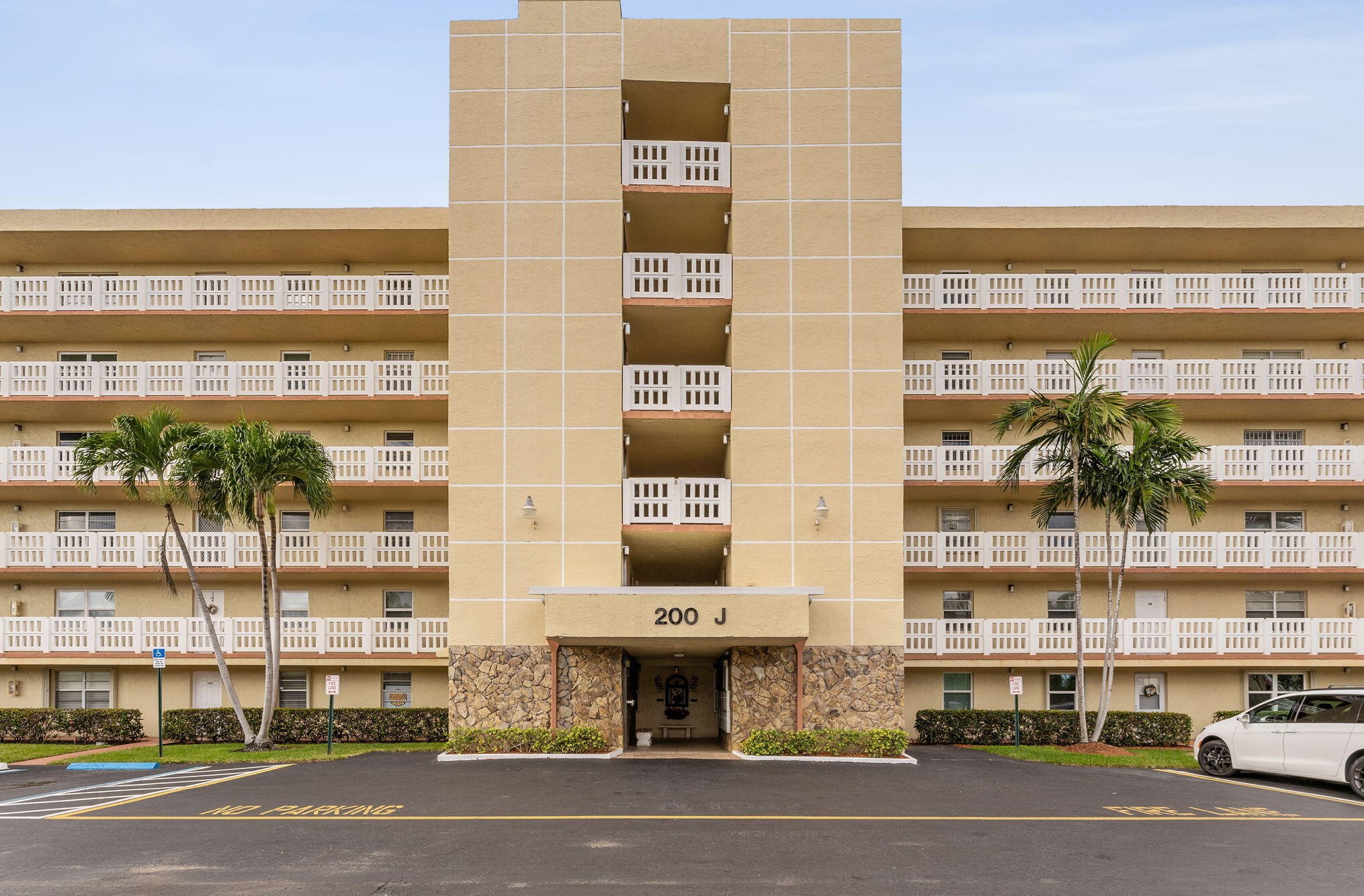 200 Se 5th Ave #406, Dania Beach, FL 33004