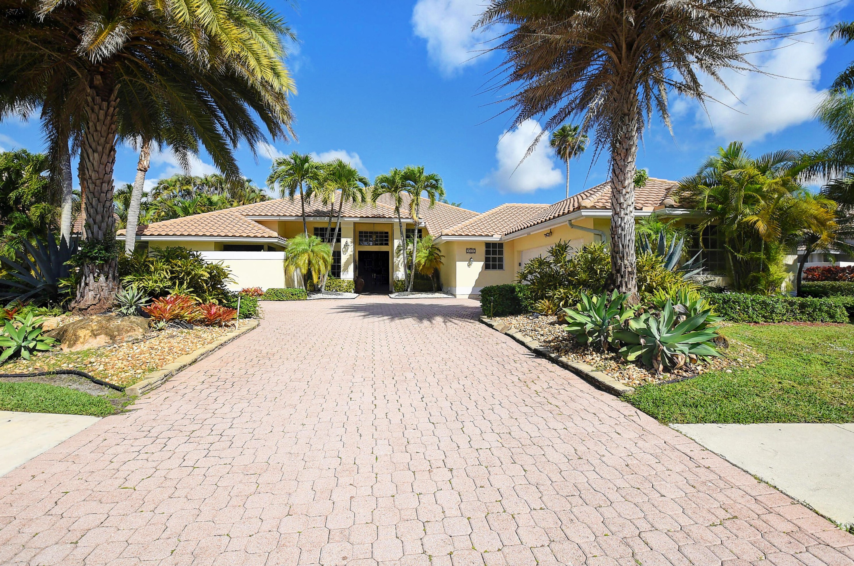 8320 Desmond Dr, Boynton Beach, FL 33472