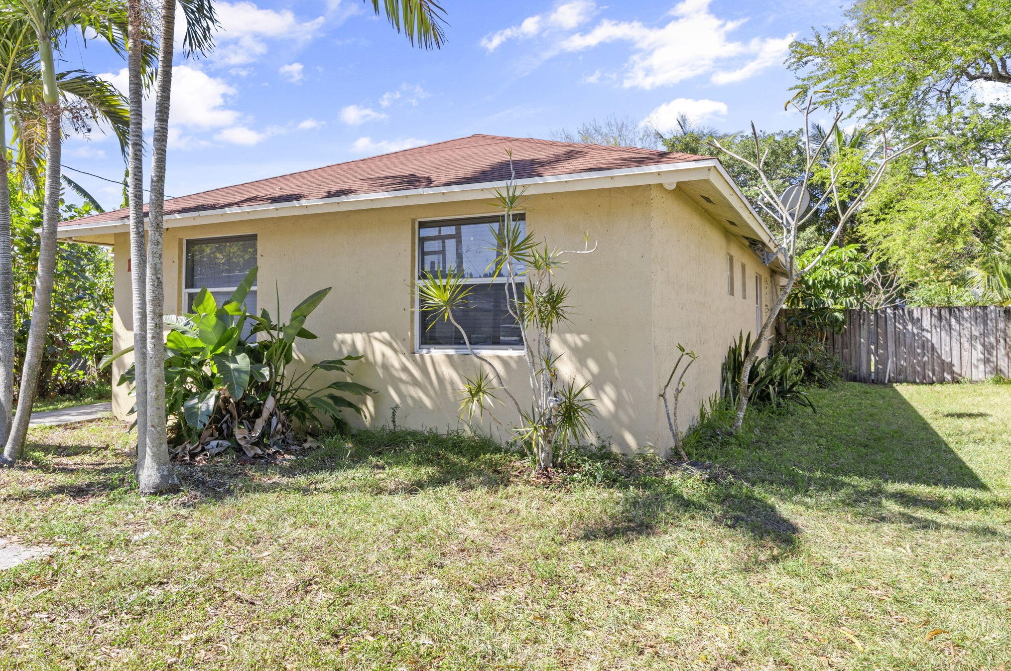 1651 Suwanee Dr, West Palm Beach, FL 33409