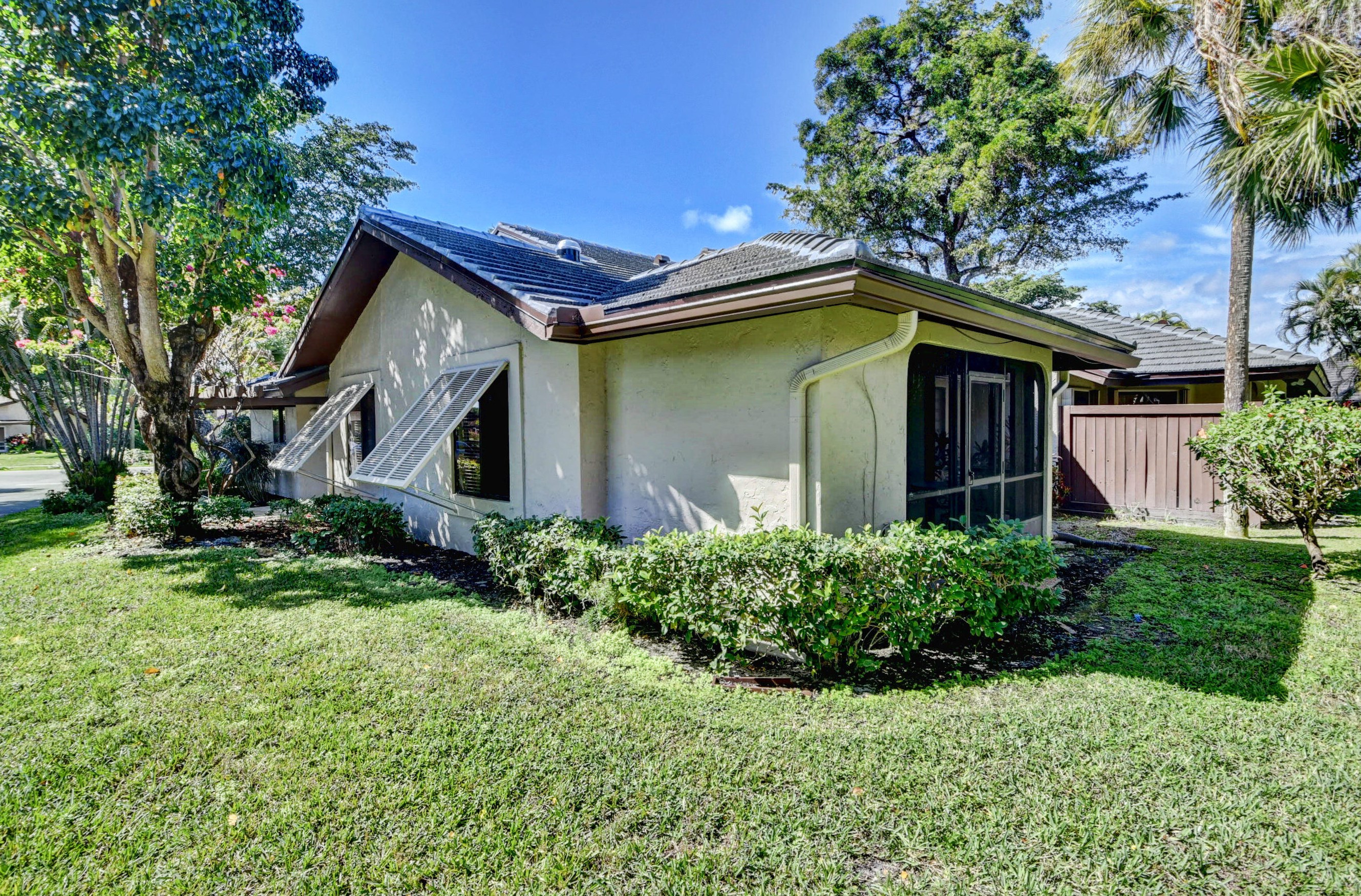 5125 Pine Dr, Boynton Beach, FL 33437-1364