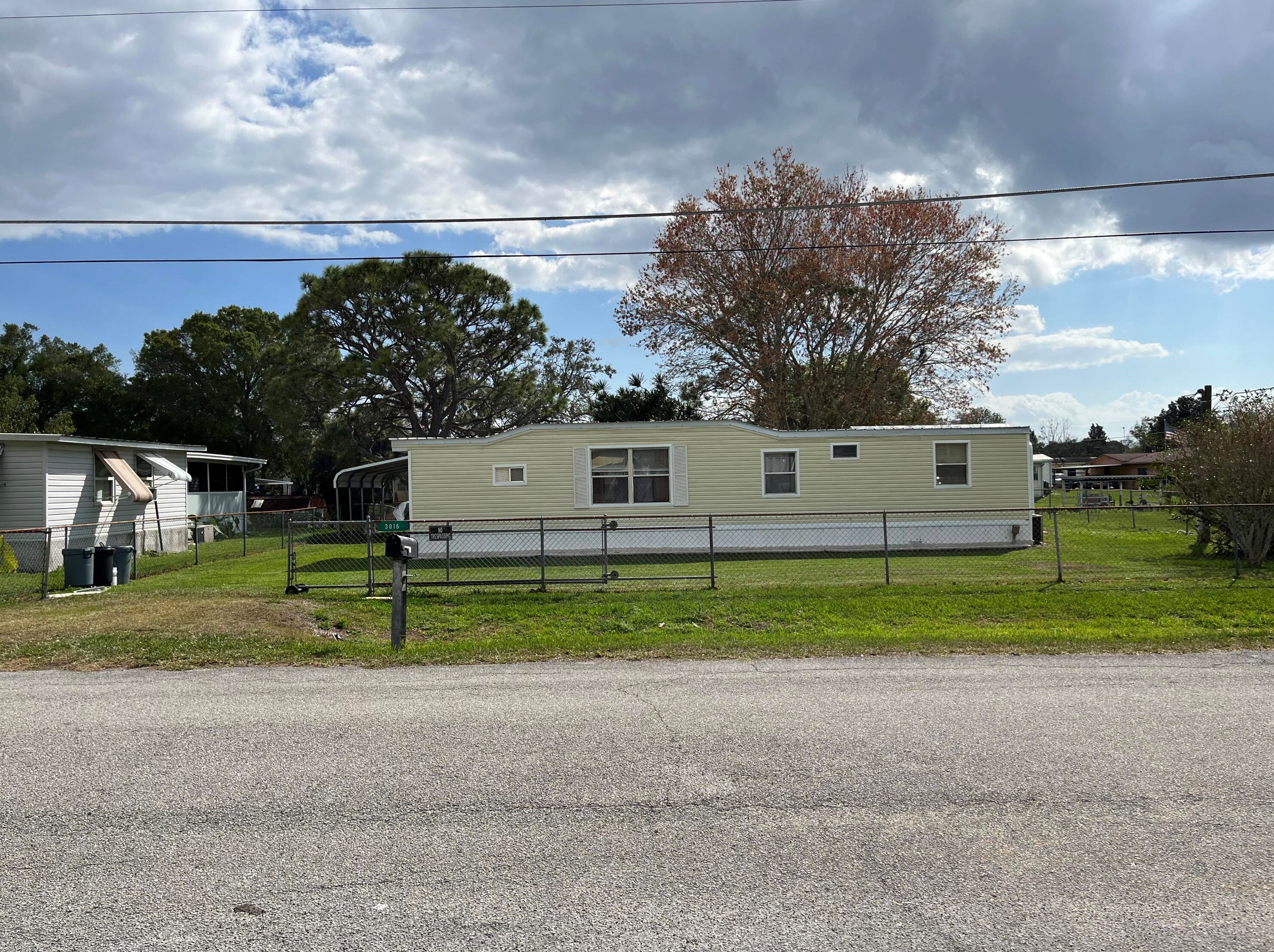 3016 20th Ct, Okeechobee, FL 34974-6325