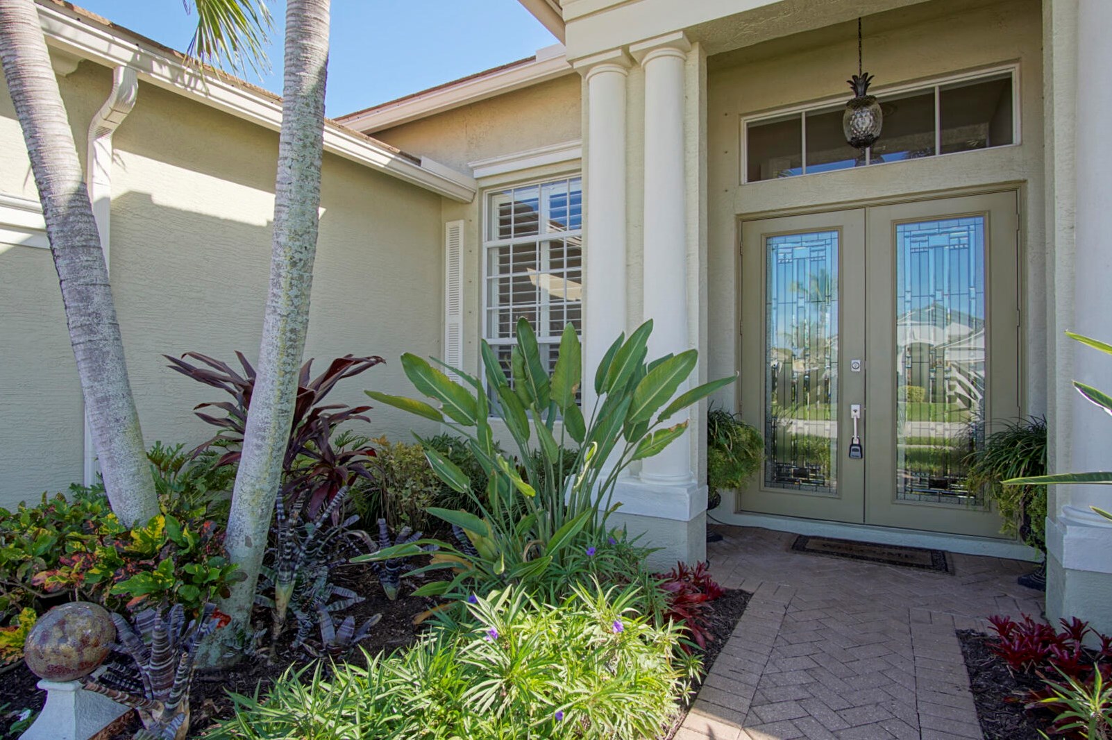 327 Sw Lake Forest Way, Fort Pierce, FL 34986