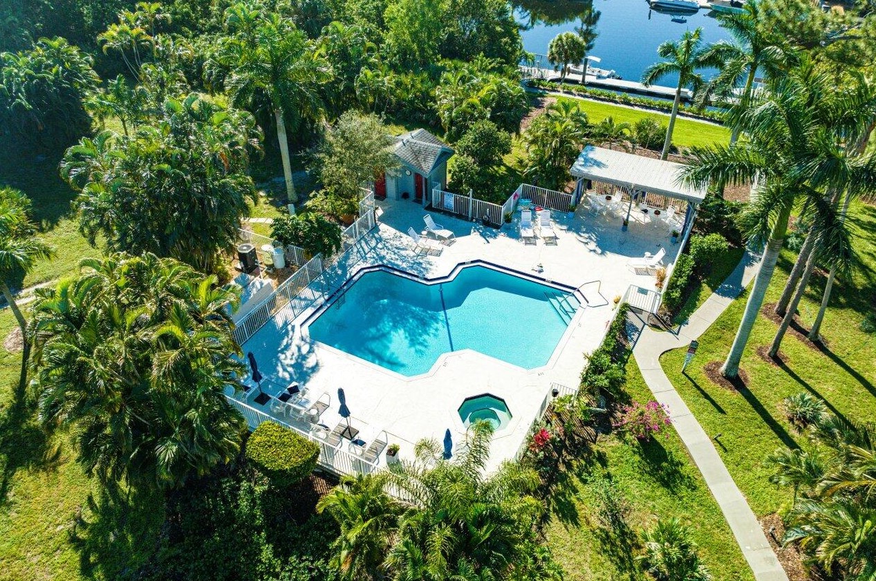 5016 Heatherhill Ln, Boca Raton FL 33486-8575 exterior