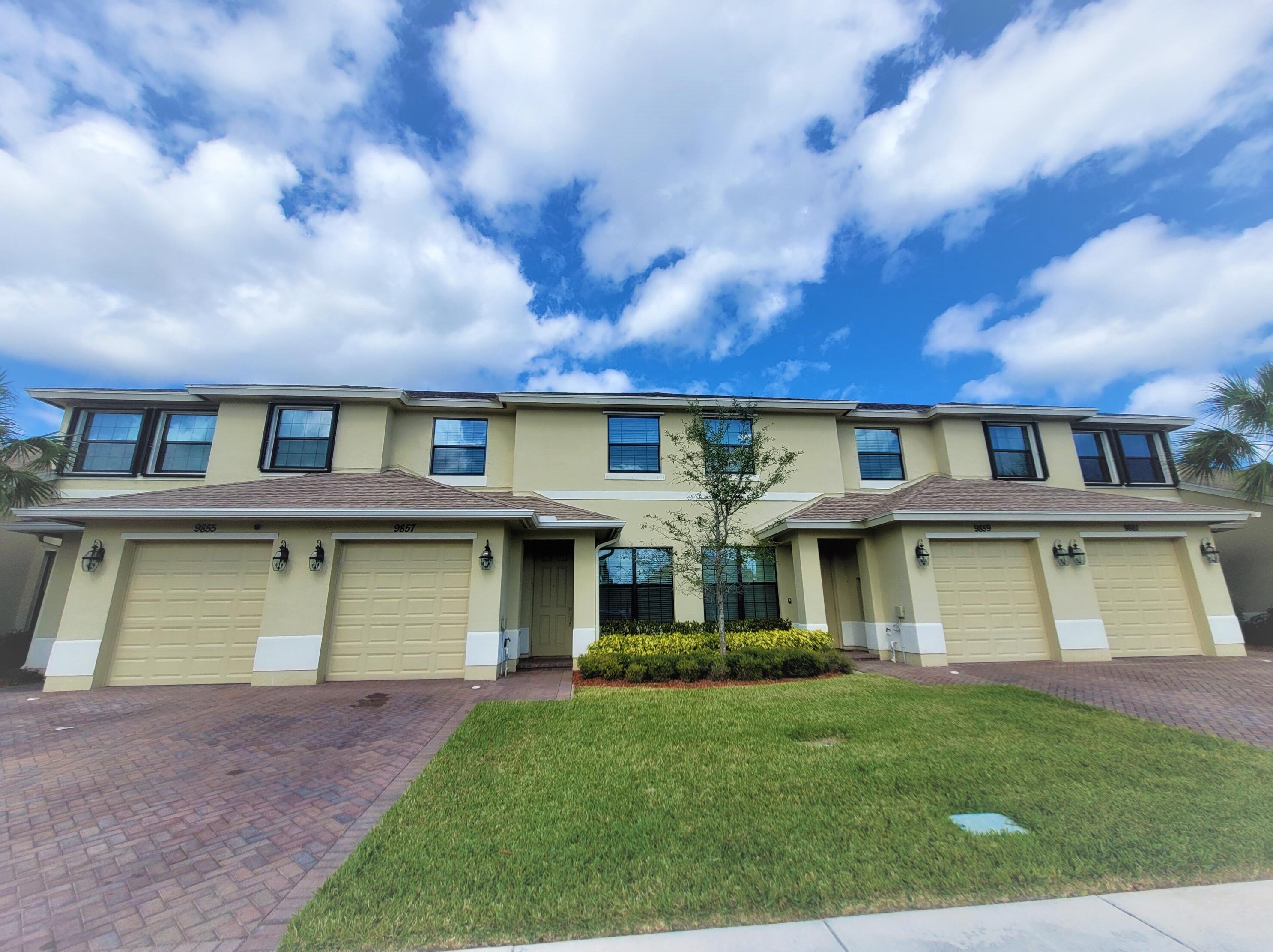 9857 E Villa Cir, Vero Beach, FL 32966