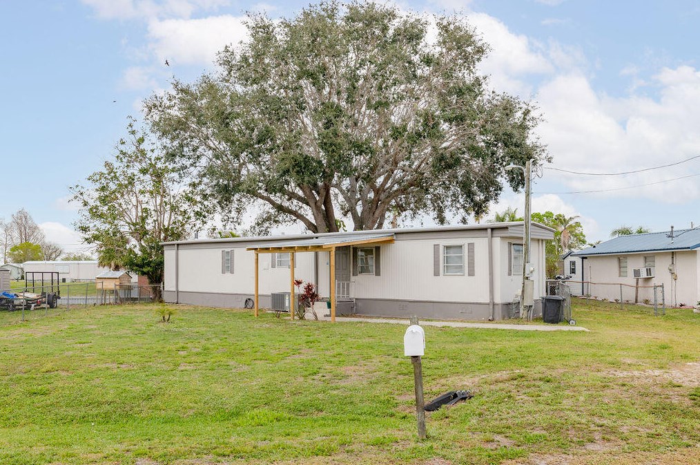 3023 19th Ct, Okeechobee FL  34974-6318 exterior