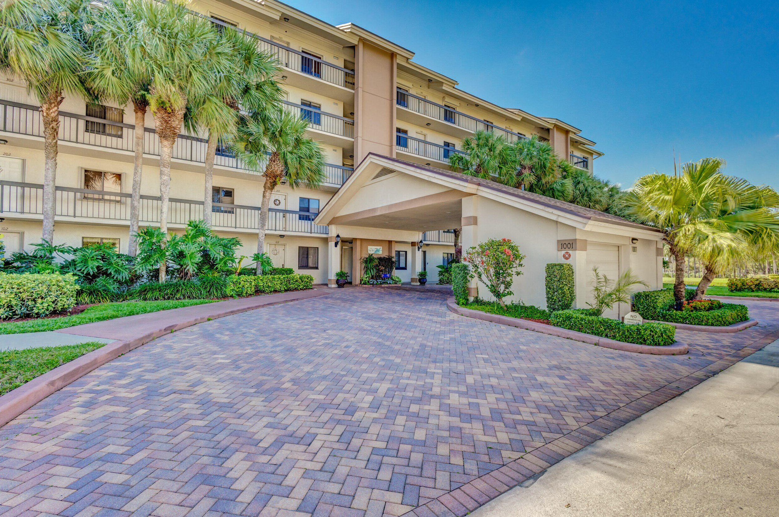 1001 Seafarer Cir #303, Jupiter, FL 33477