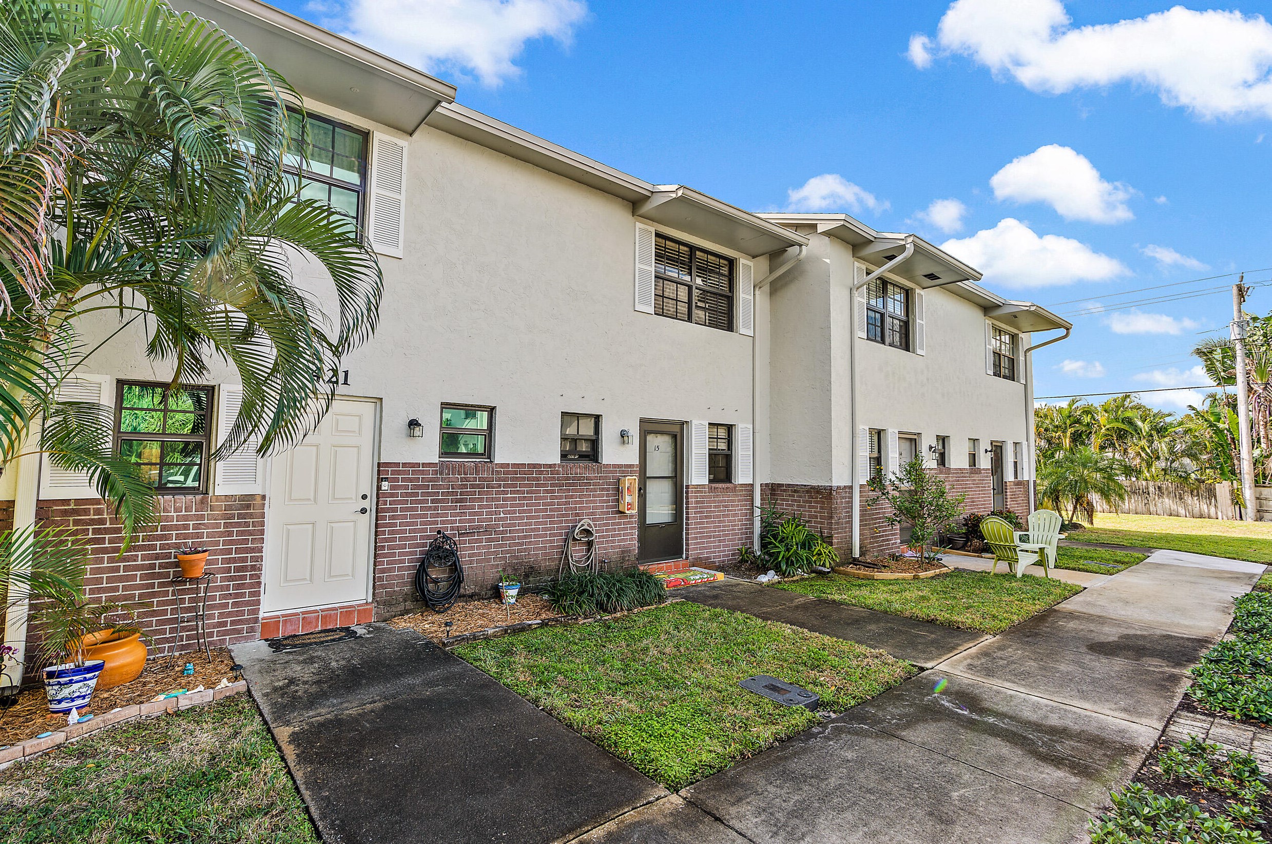 421 Cypress Dr, Jupiter FL  33469-3704 exterior