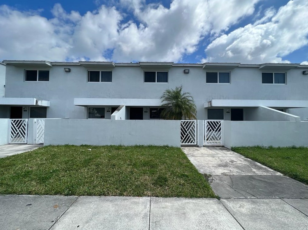 489 19th St, Miami, FL 33132-1016