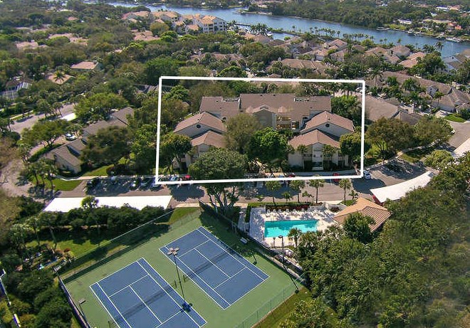 316 Oak Harbour Dr, West Palm Beach, FL 33408-2152