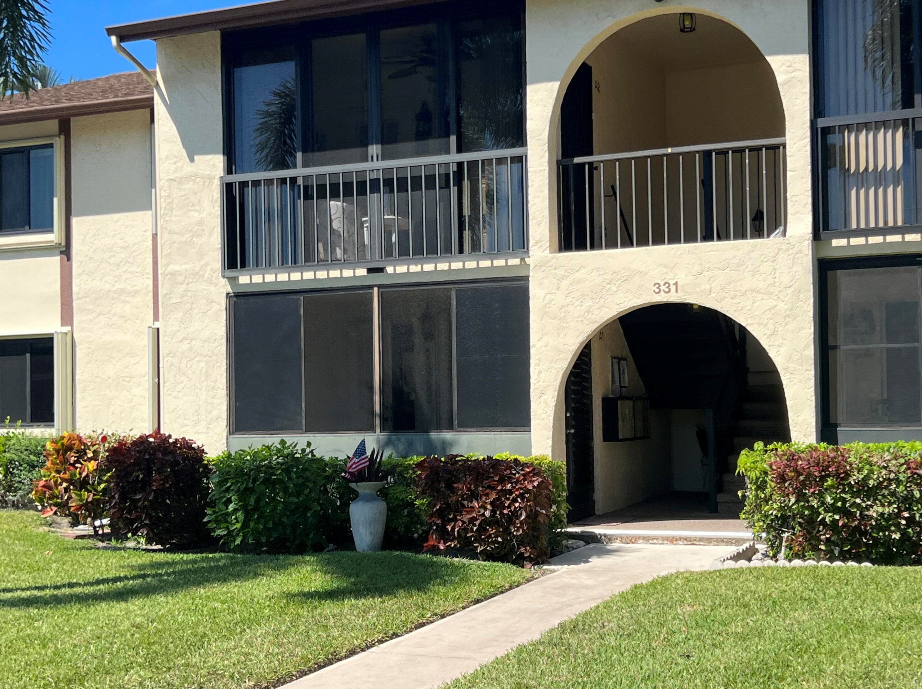 331 Knotty Pine Cir, Lake Worth, FL 33463-9199