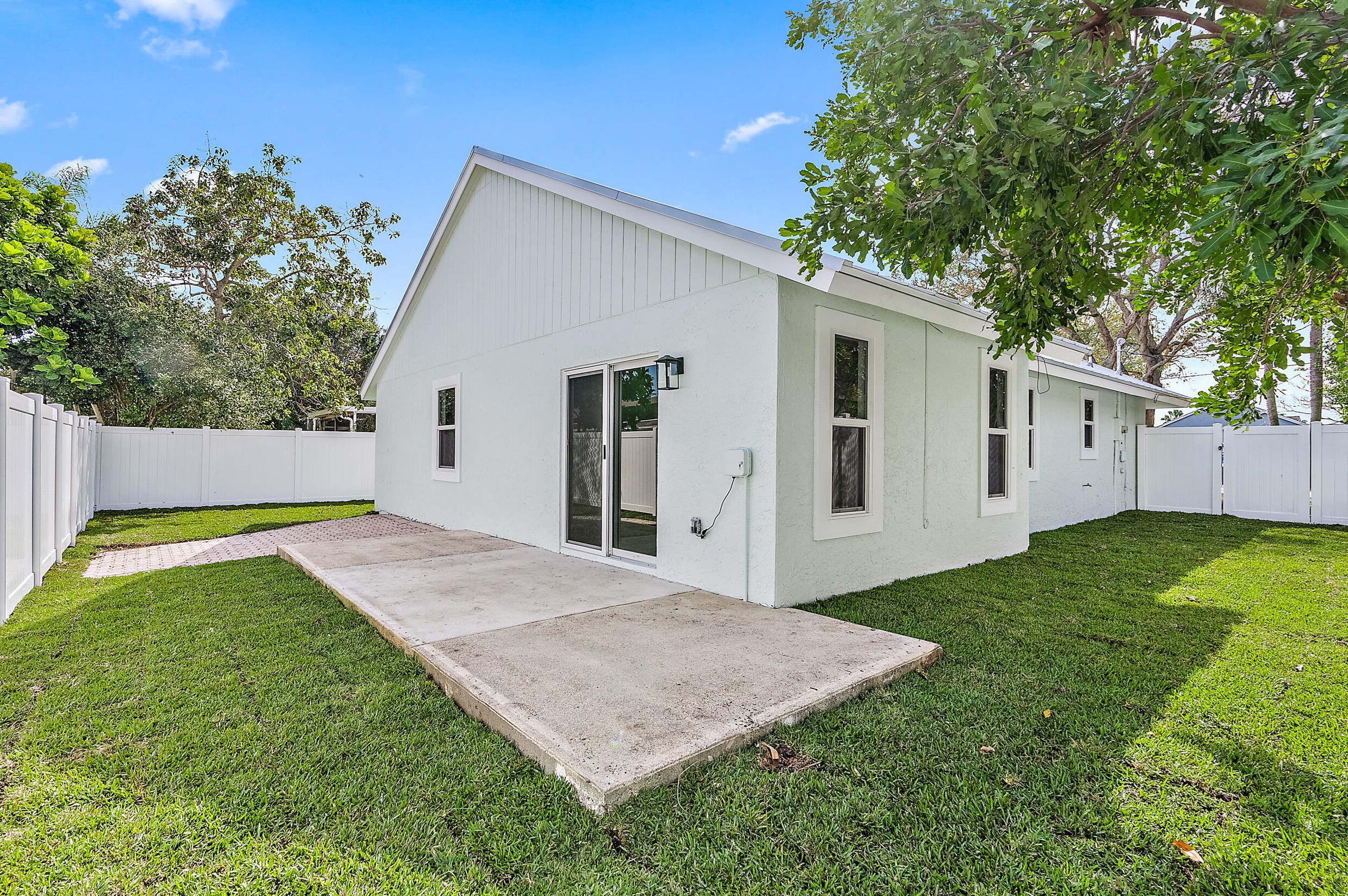 6169 Lucerne St, Jupiter FL  33458-6672 exterior