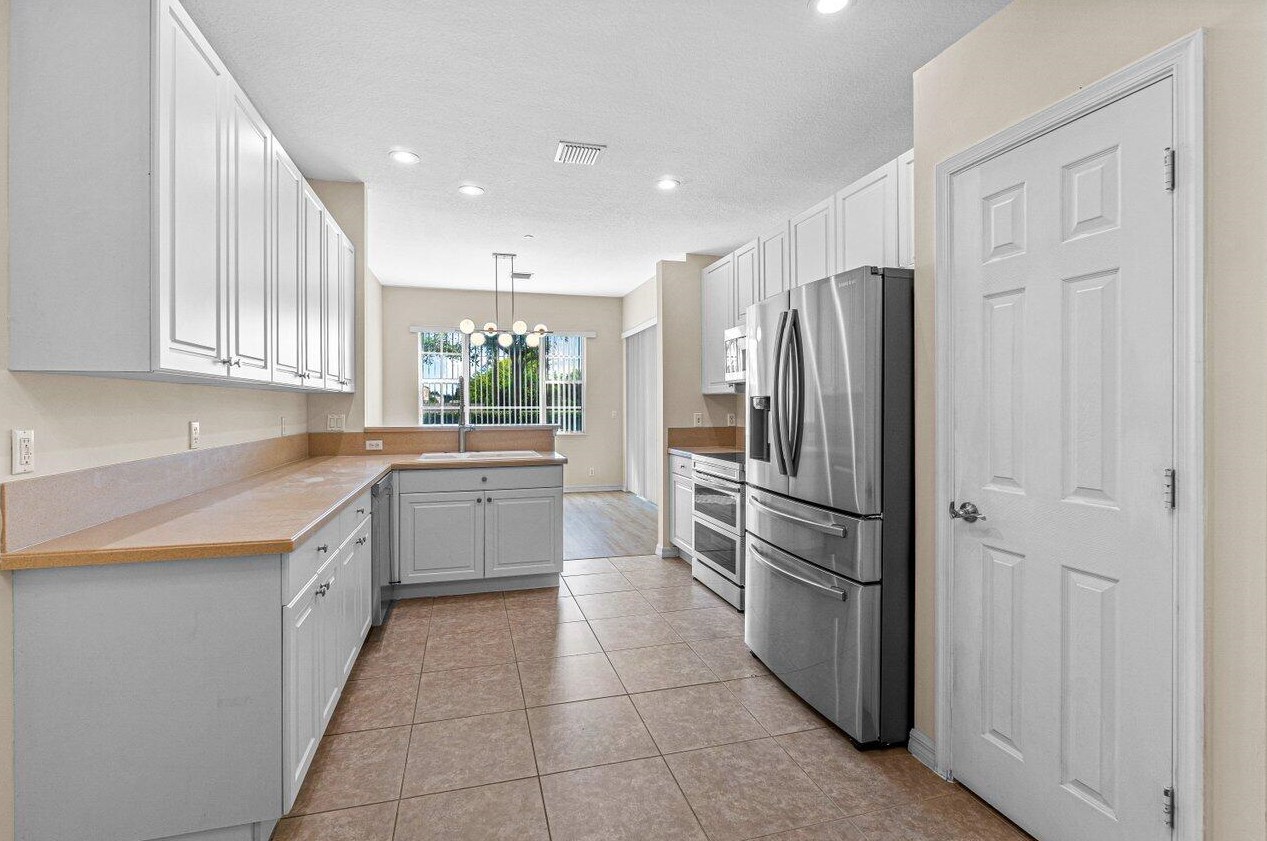 57 Lancaster Rd, Boynton Beach FL 33426-8431 exterior