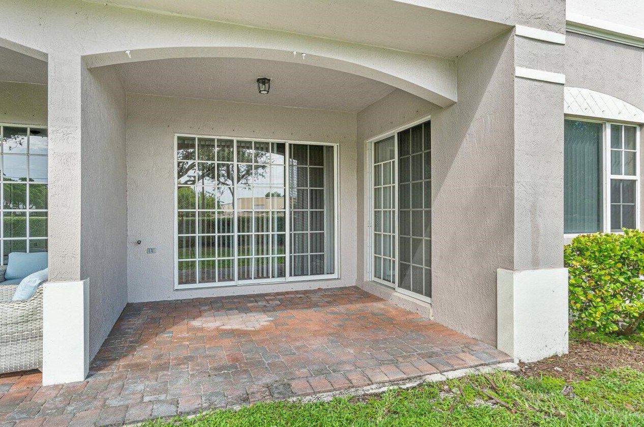 57 Lancaster Rd, Boynton Beach FL 33426-8431 exterior