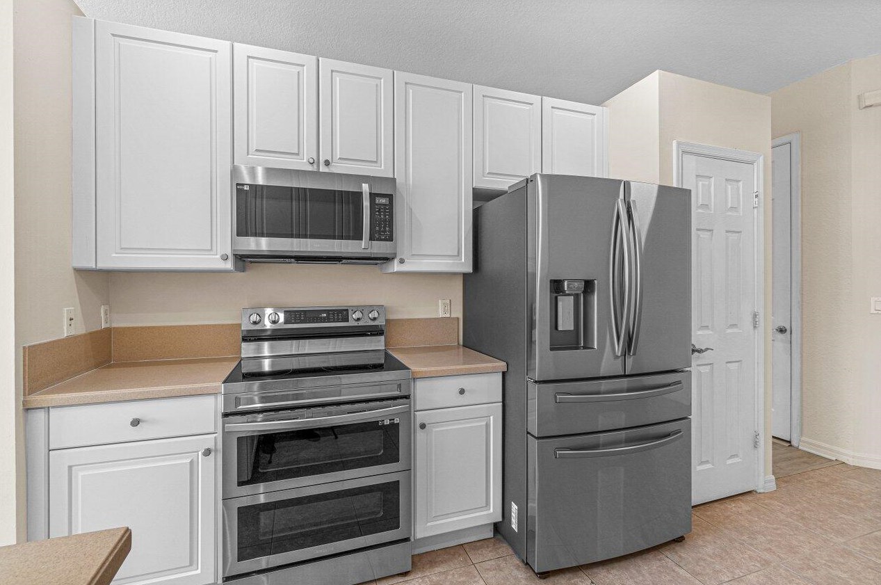 57 Lancaster Rd, Boynton Beach FL 33426-8431 exterior