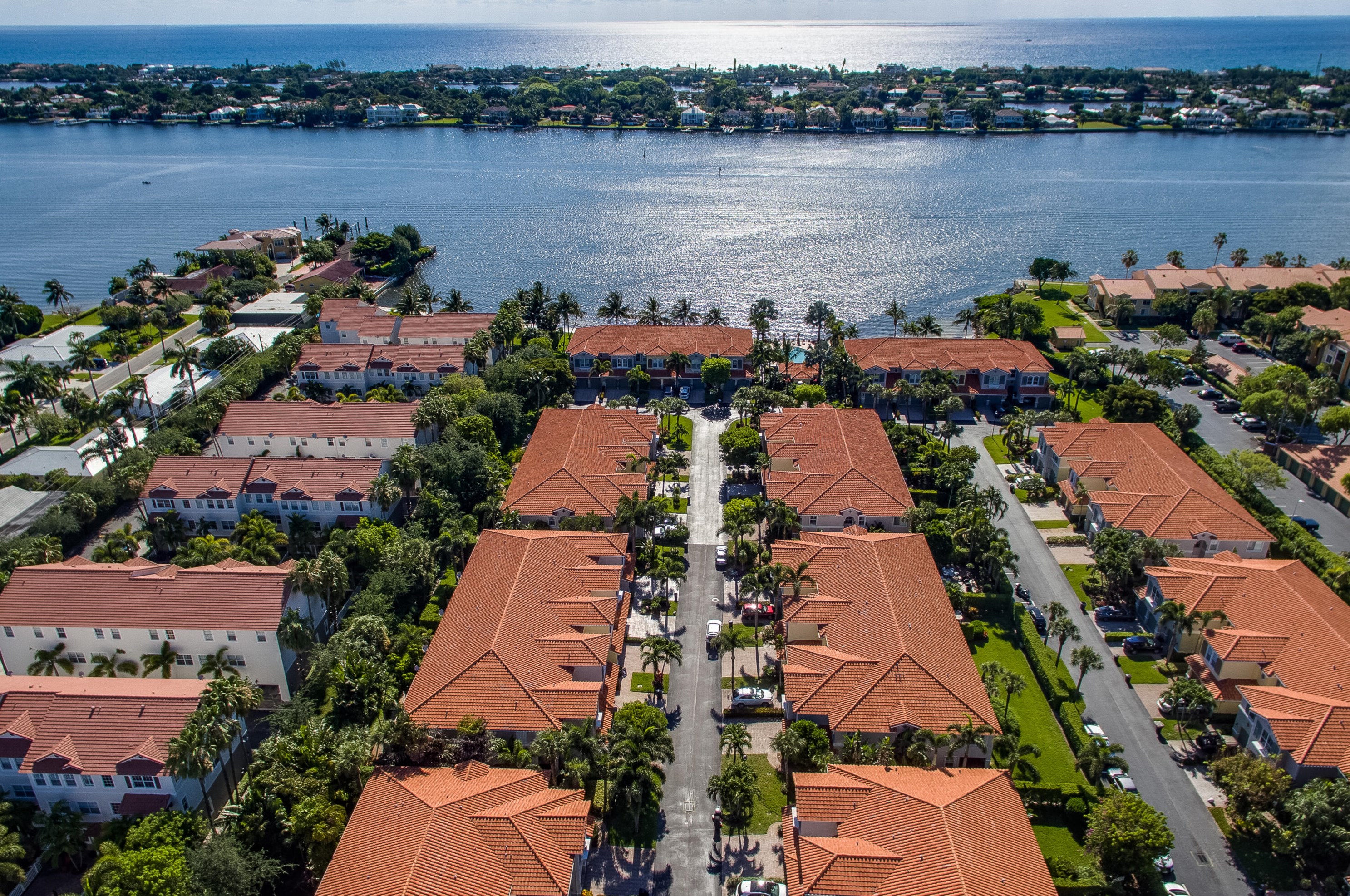 193 Las Brisas Cir, Lake Worth FL 33462-7016 exterior