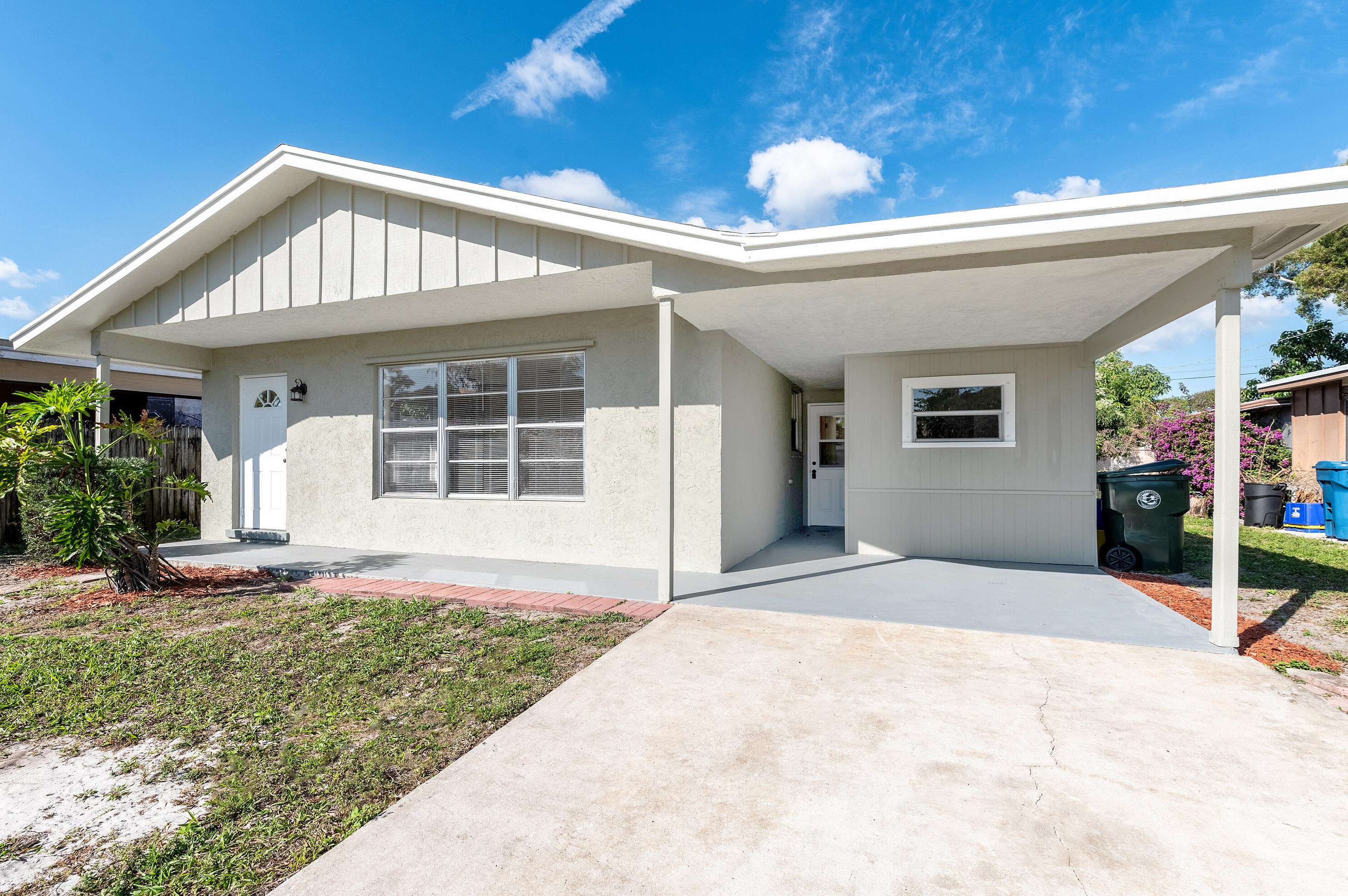 217 Fleming Ave, Lake Worth, FL 33463-3309