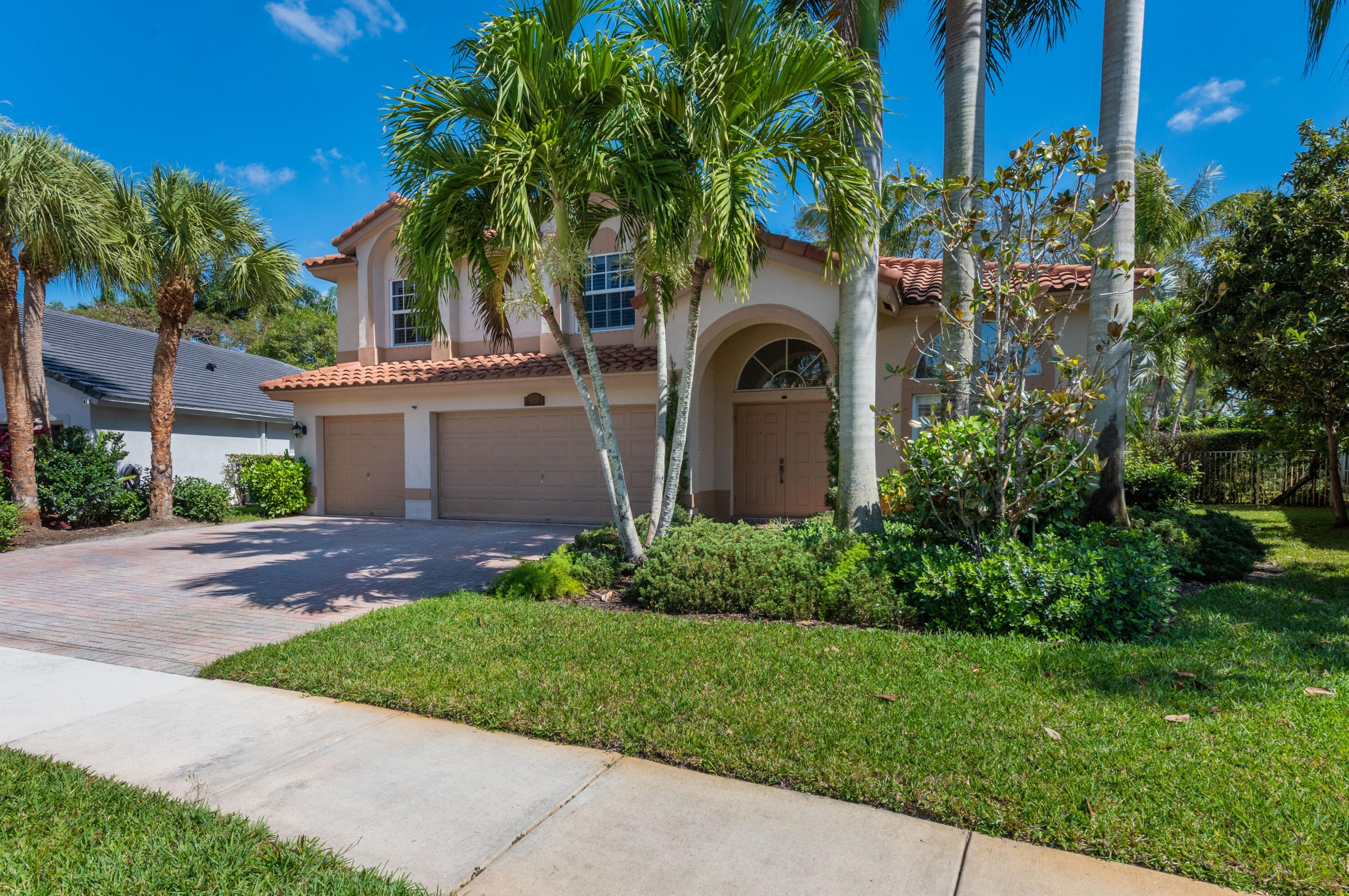 4050 Bahia Isle Cir, Lake Worth FL  33449-8305 exterior