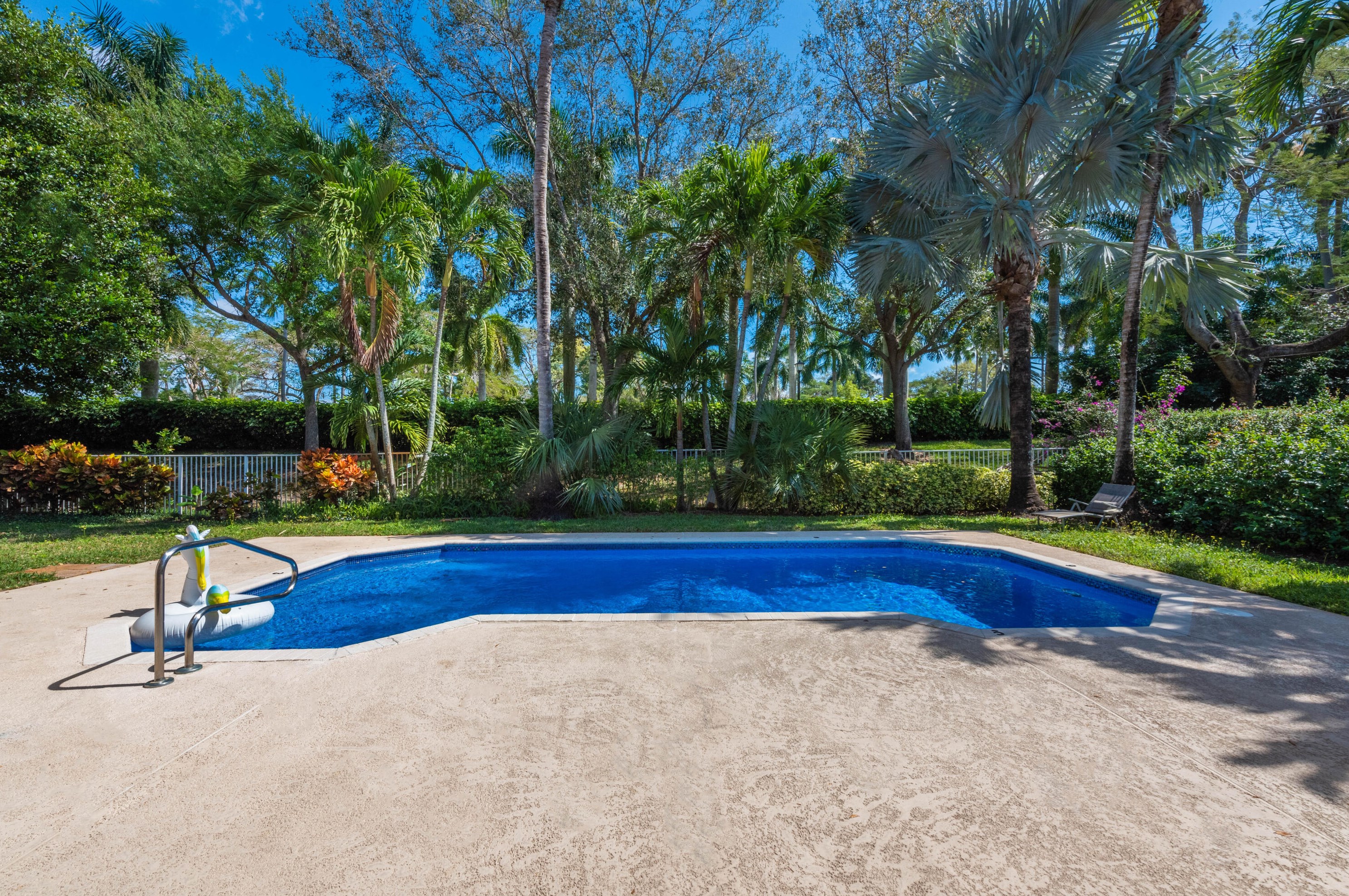 4050 Bahia Isle Cir, Lake Worth FL  33449-8305 exterior