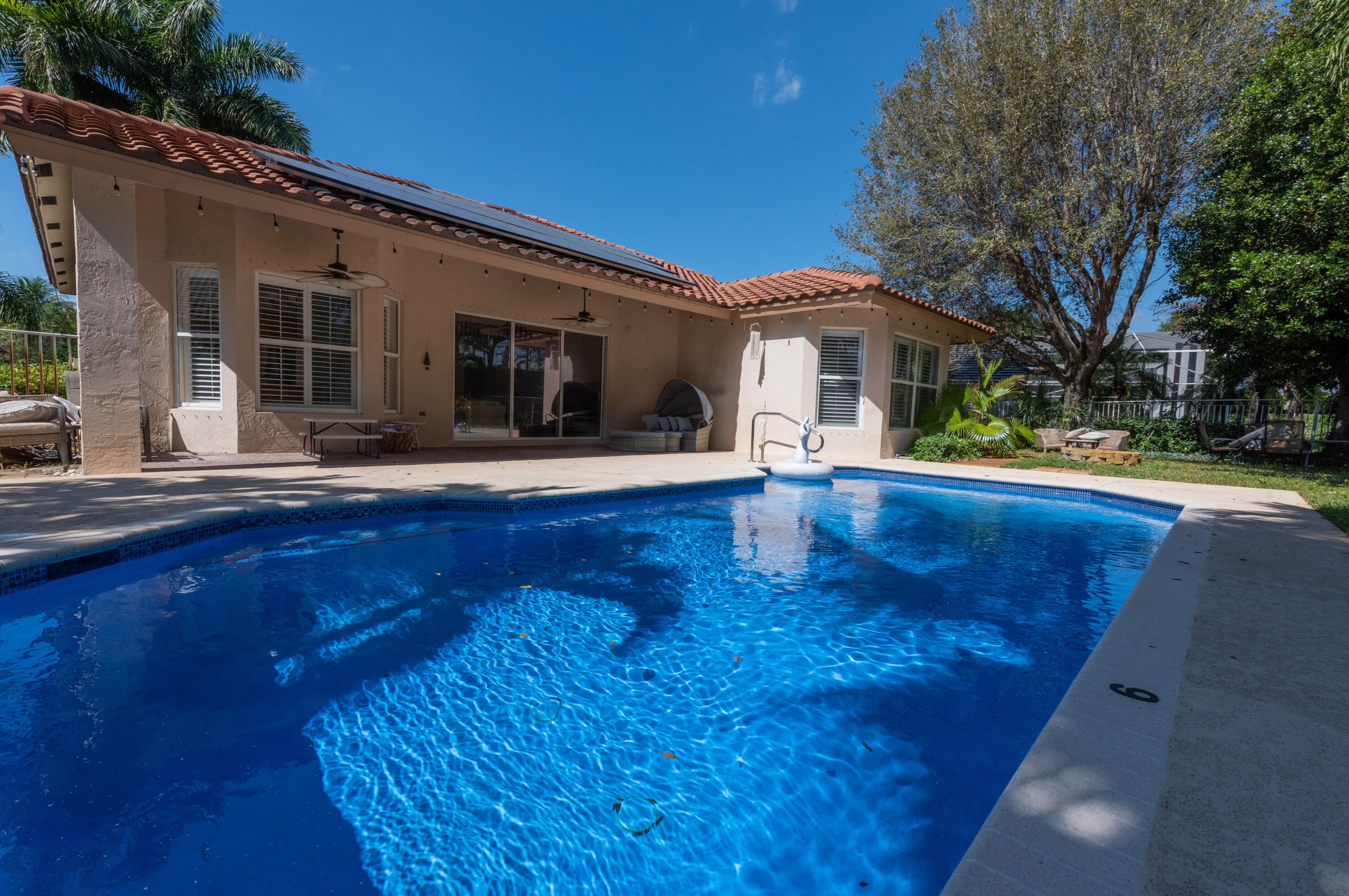 4050 Bahia Isle Cir, Lake Worth FL  33449-8305 exterior