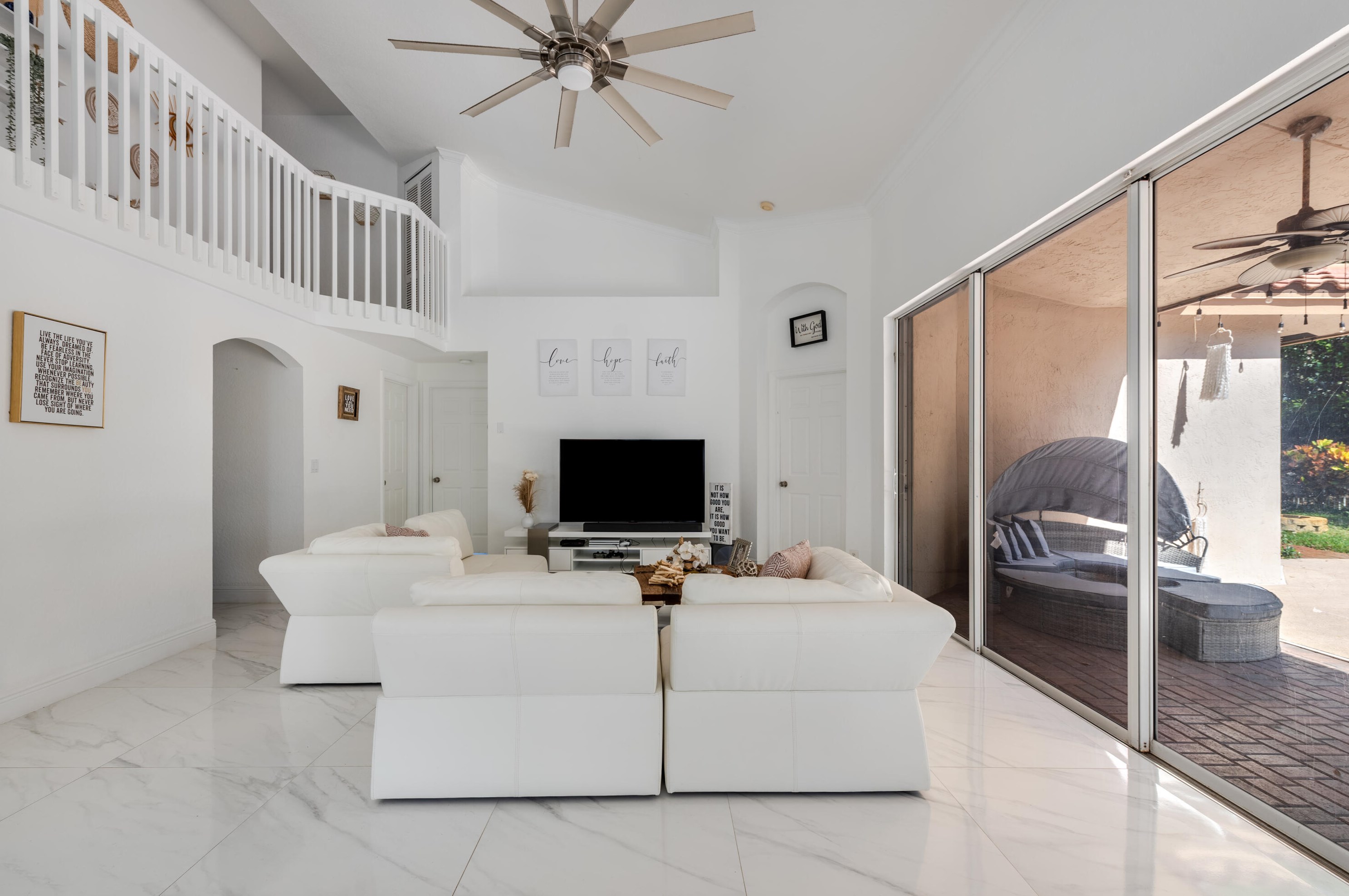 4050 Bahia Isle Cir, Lake Worth FL  33449-8305 exterior