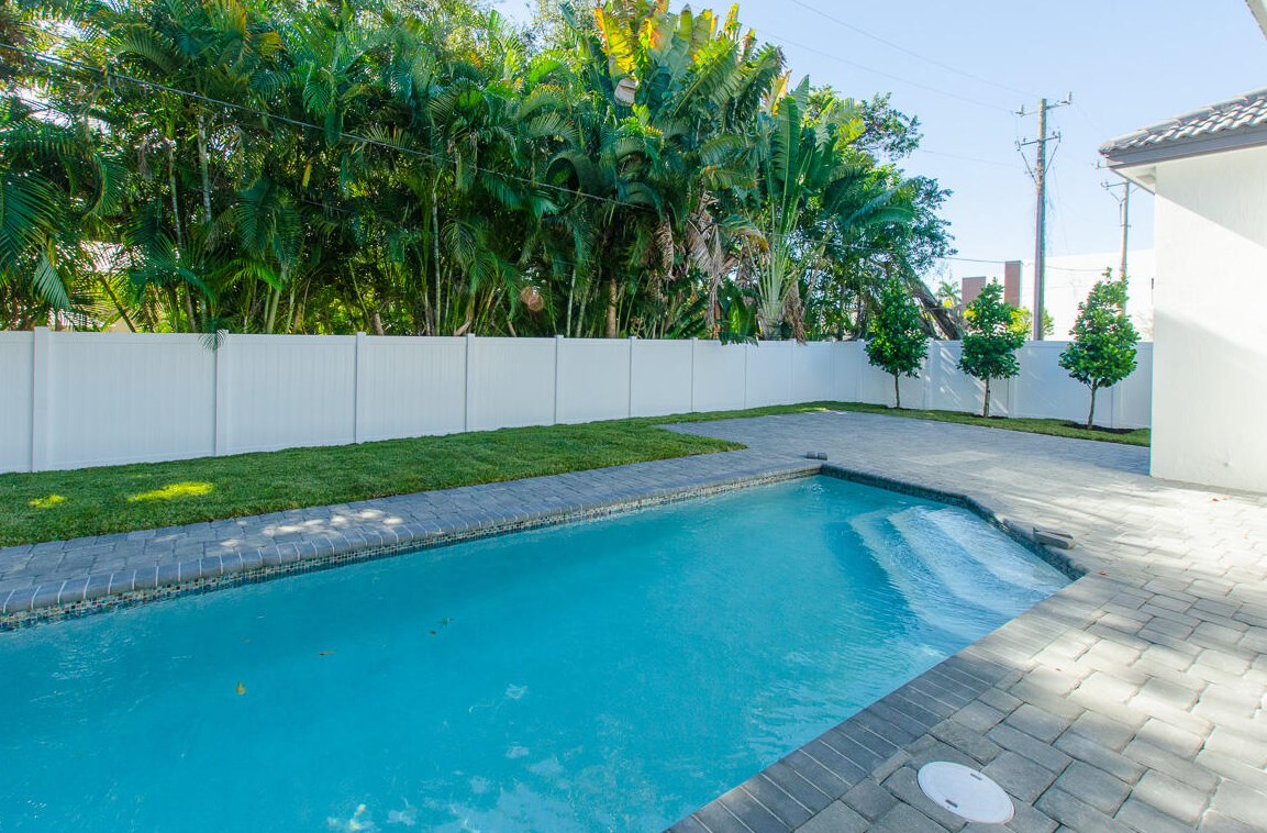 750 Bailey St, Boca Raton, FL 33487-1747