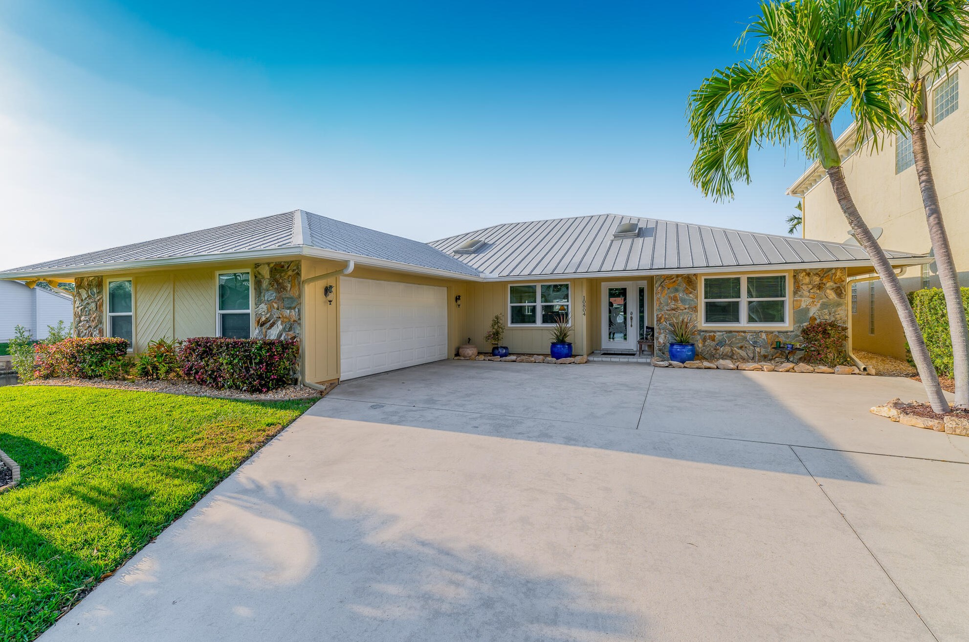 10804 Deck Ct, Hobe Sound, FL 33455-3235