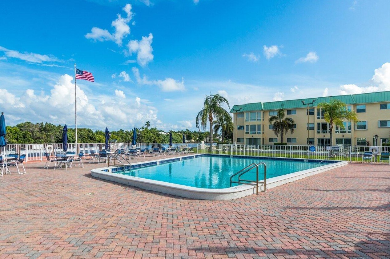 14 Colonial Club Dr, Boynton Beach FL 33435-8343 exterior