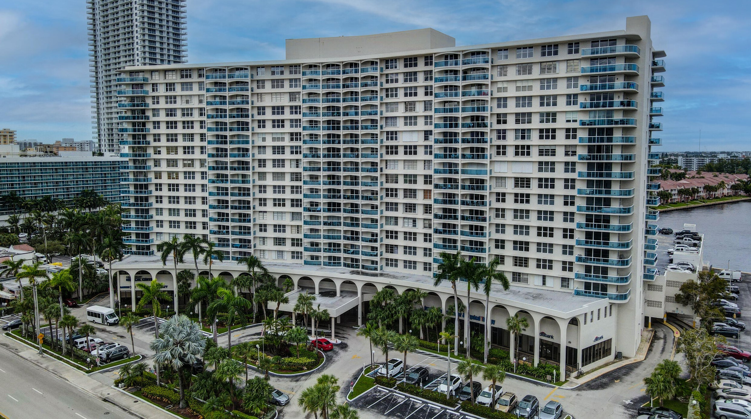 3800 Ocean Dr, Hollywood FL  33019-2904 exterior