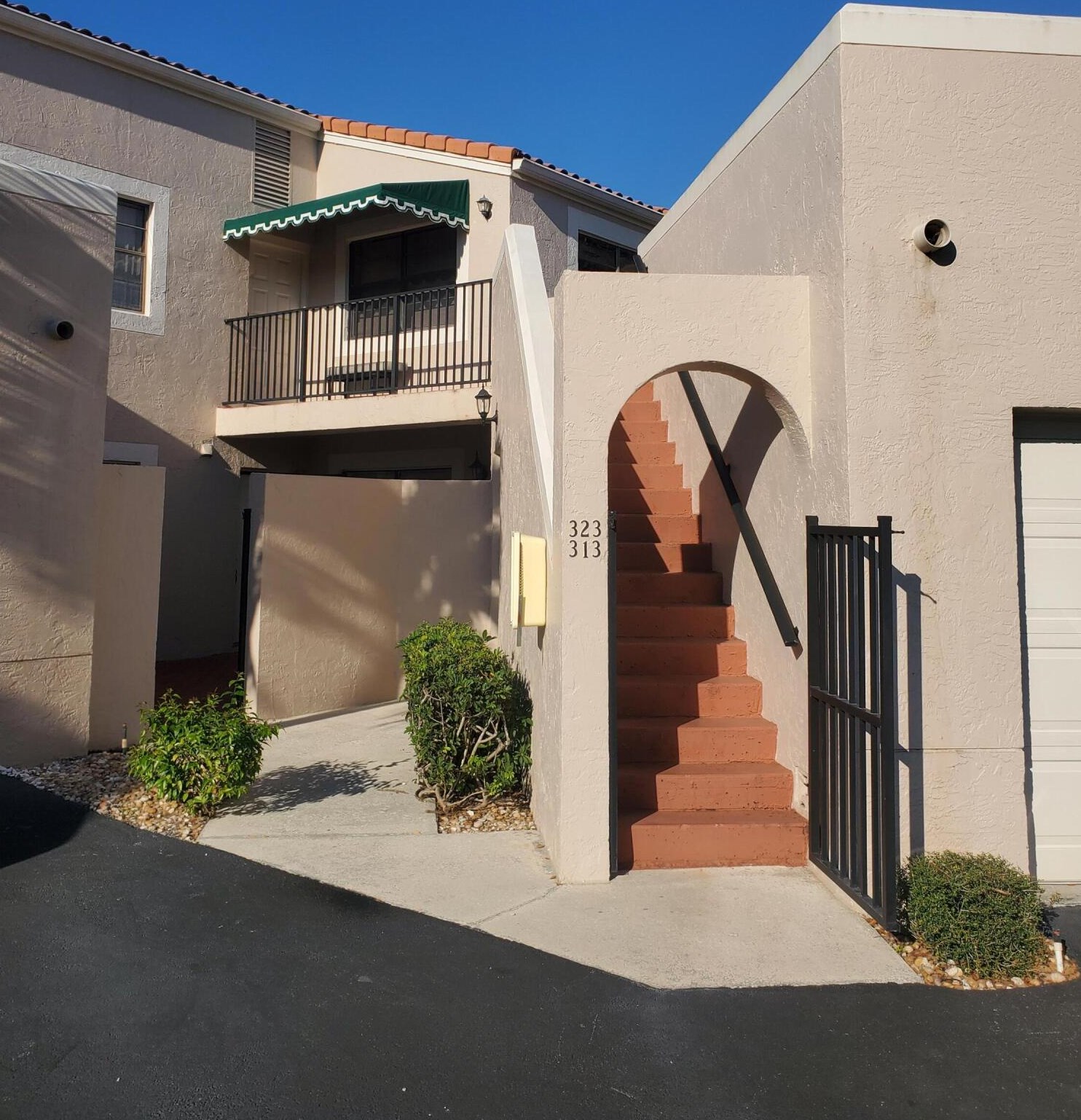 6662 Villa Sonrisa Dr #323, Boca Raton, FL 33433