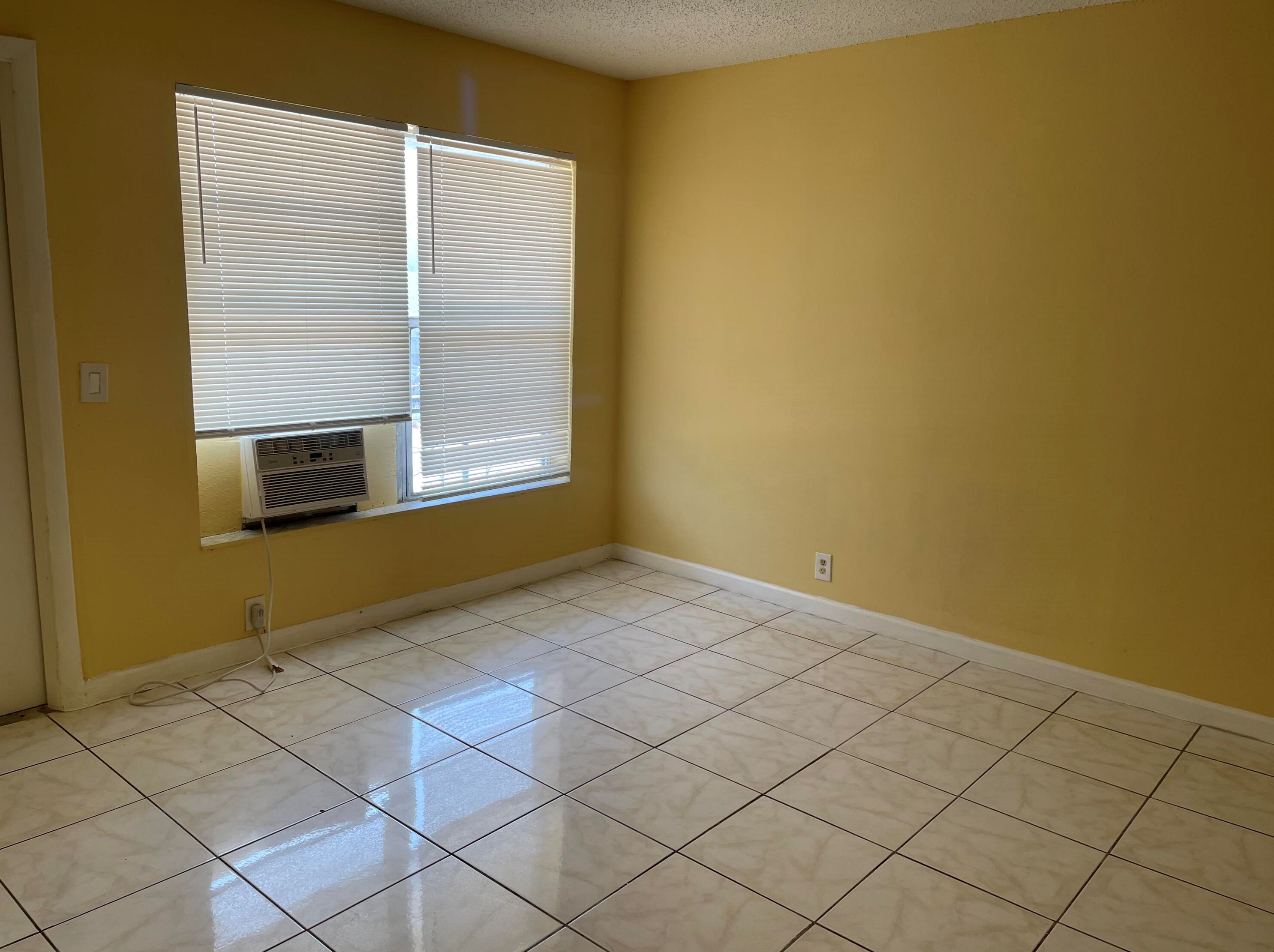 914 4th St Apt 3, West Palm Beach, FL 33401