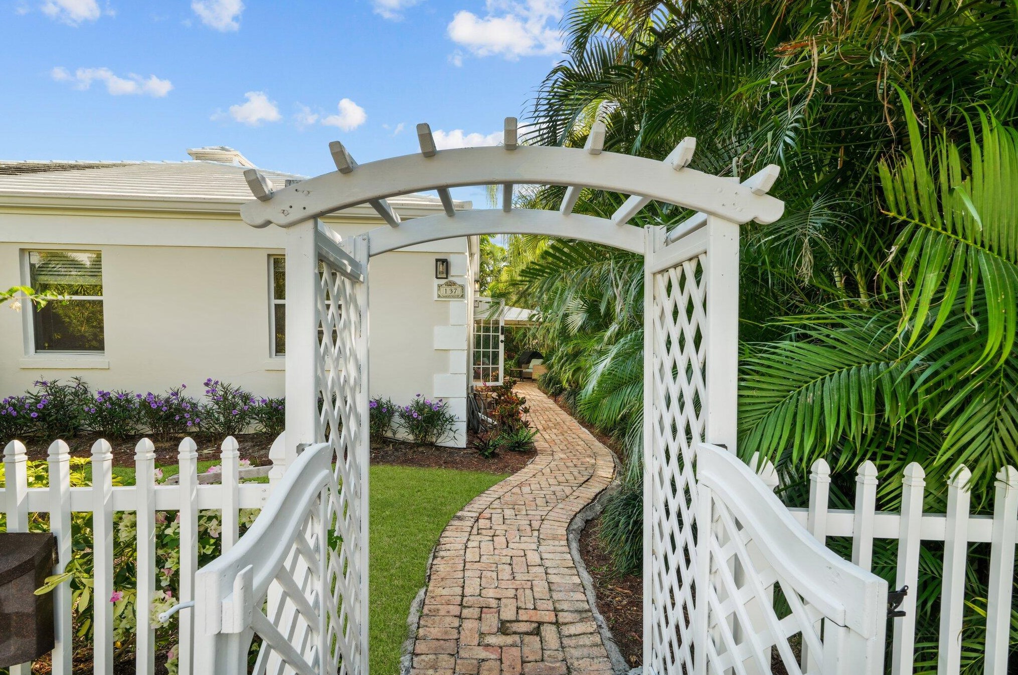 137 Macfarlane Dr, Delray Beach, FL 33483