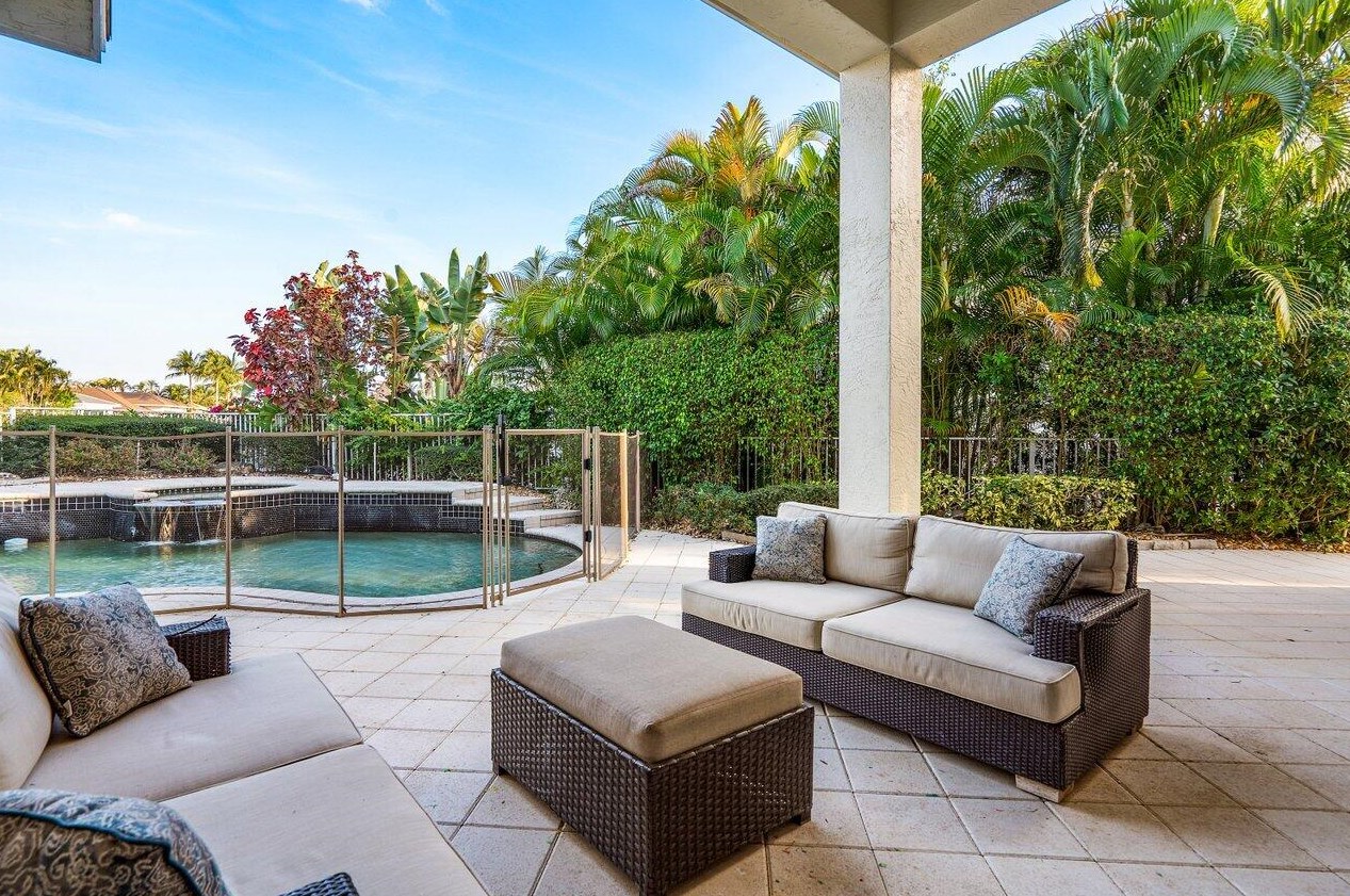 4190 Briarcliff Cir, Boca Raton FL  33496-4067 exterior