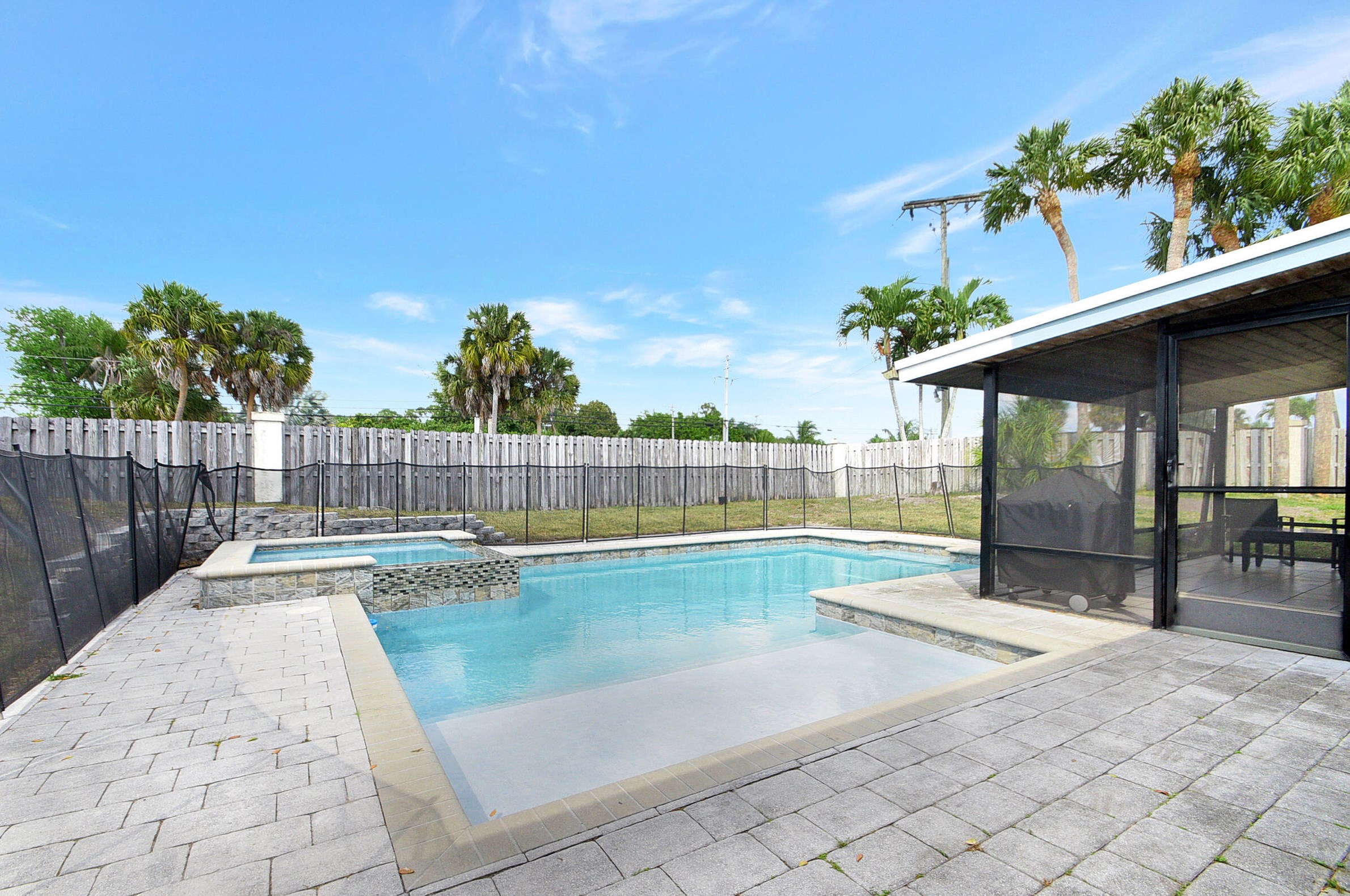 7595 Woodland Creek Ln, Lake Worth FL  33467-6582 exterior
