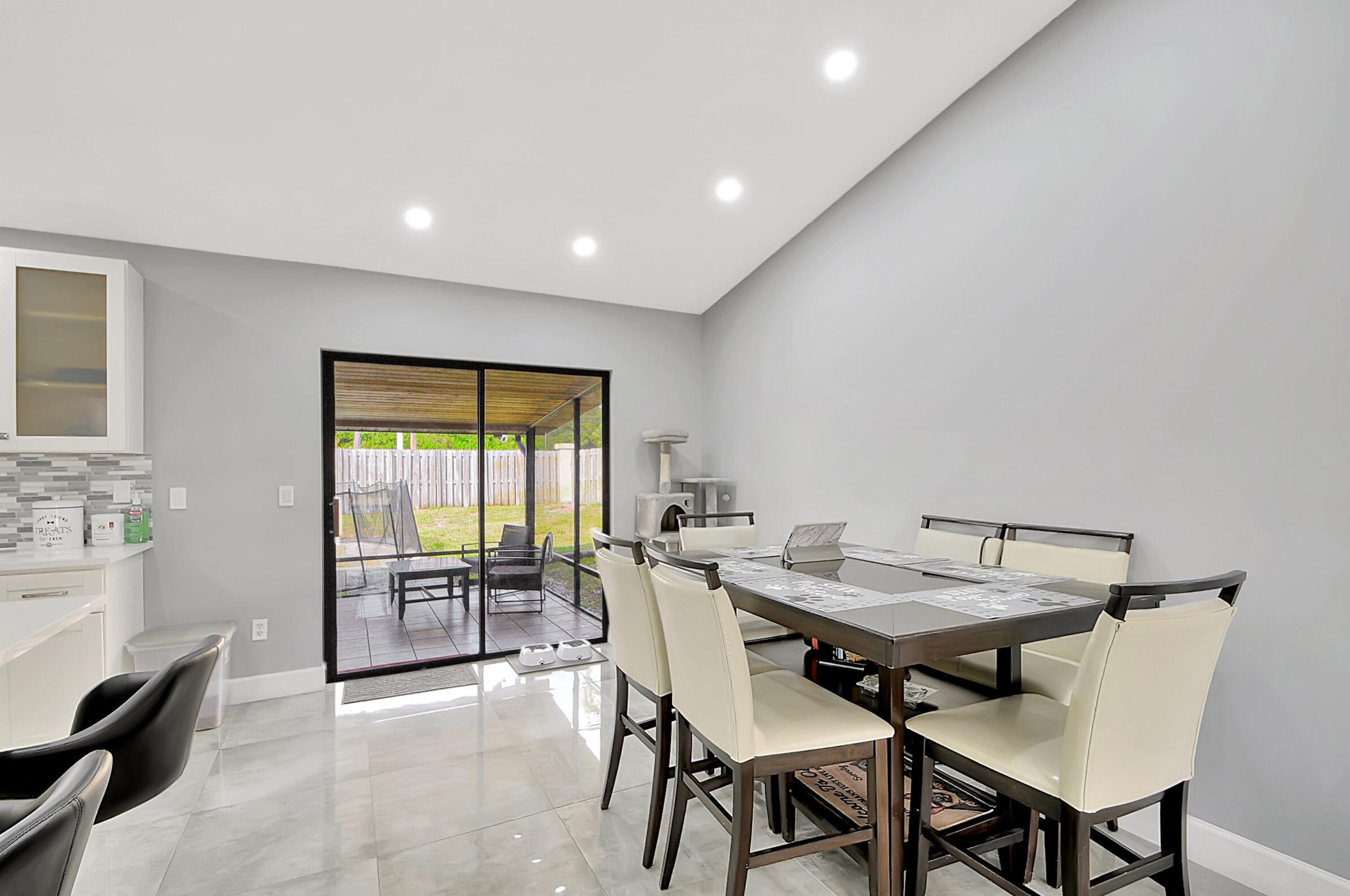 7595 Woodland Creek Ln, Lake Worth FL  33467-6582 exterior