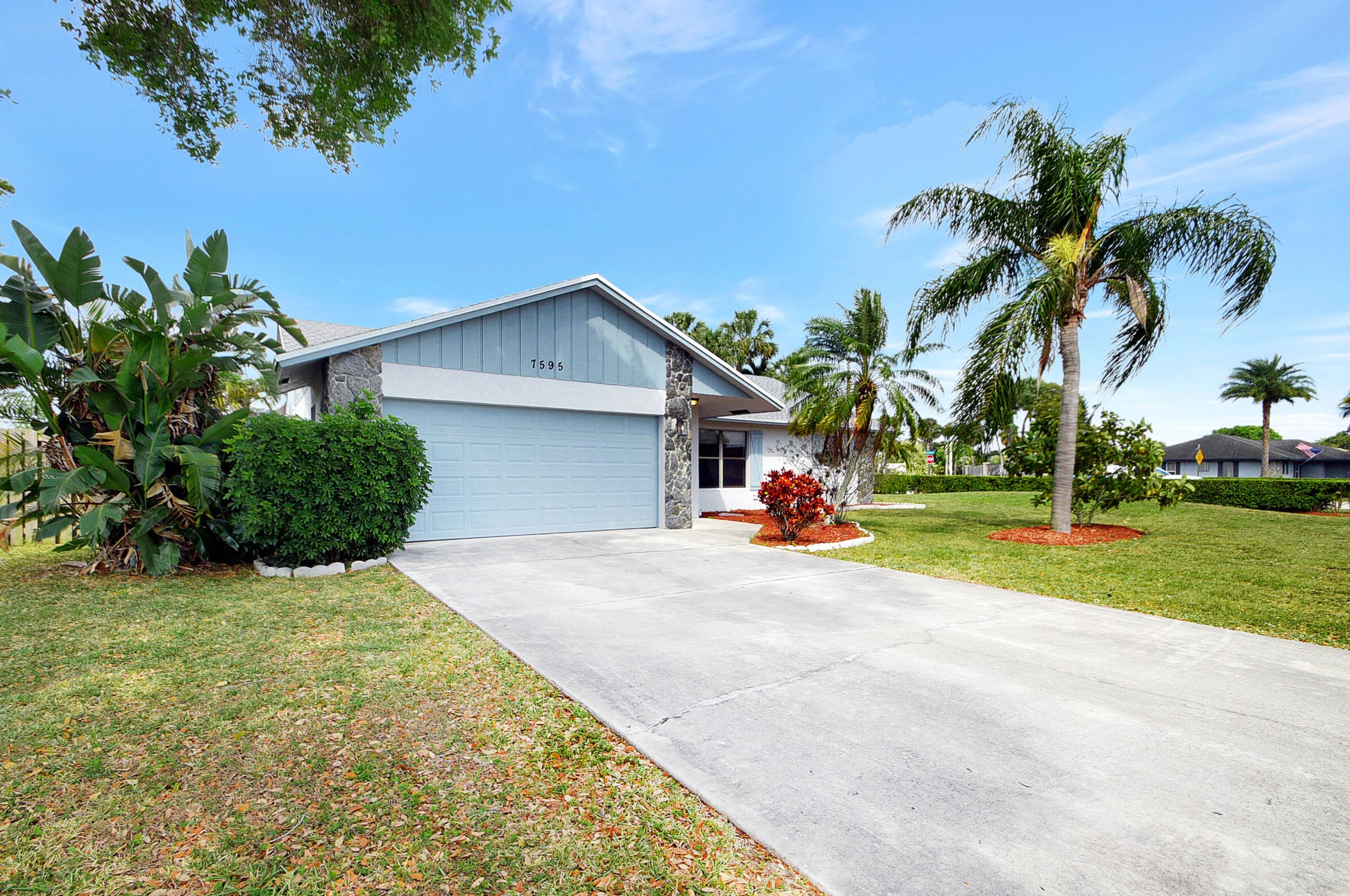 7595 Woodland Creek Ln, Lake Worth FL  33467-6582 exterior