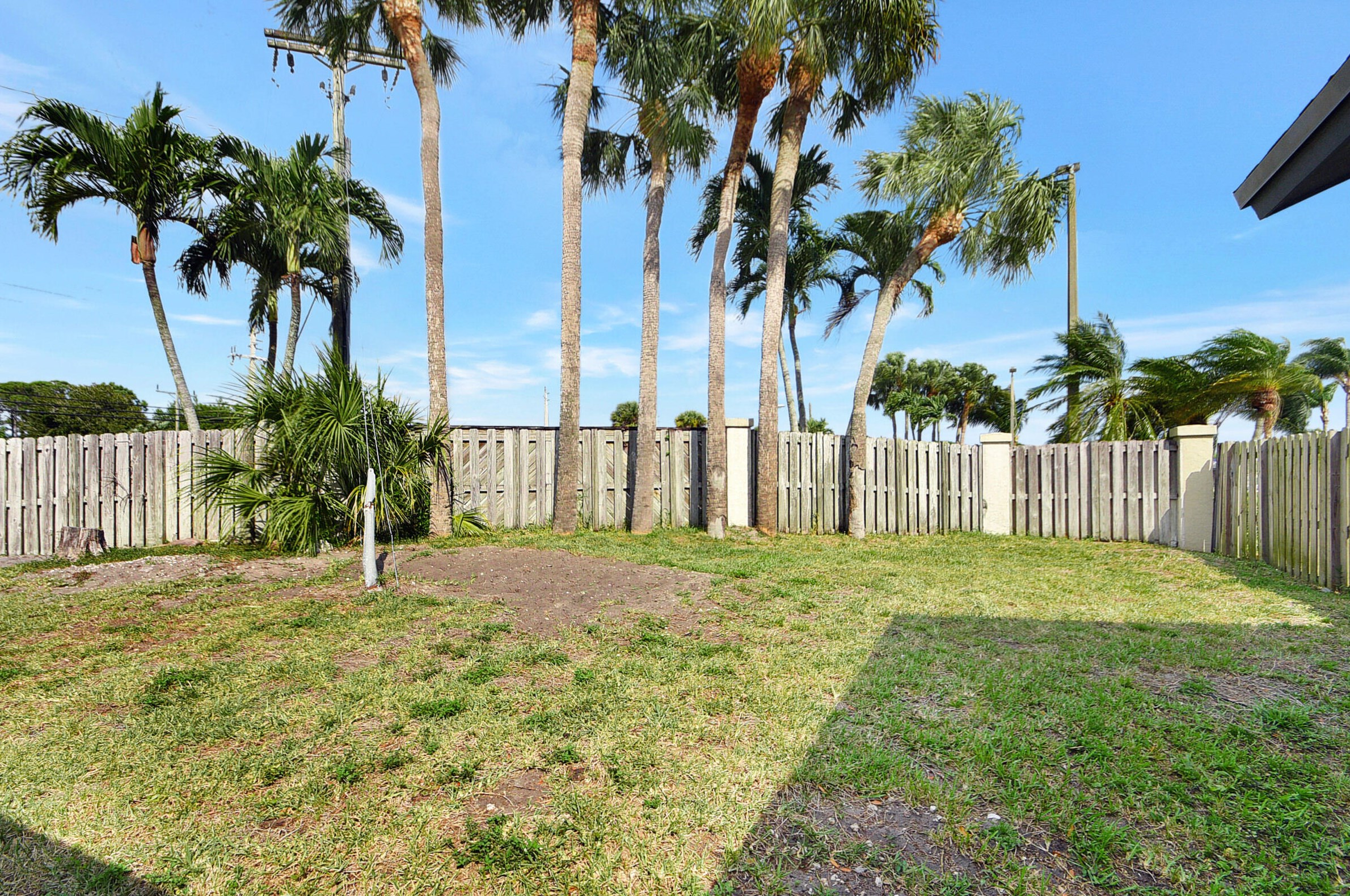 7595 Woodland Creek Ln, Lake Worth FL  33467-6582 exterior