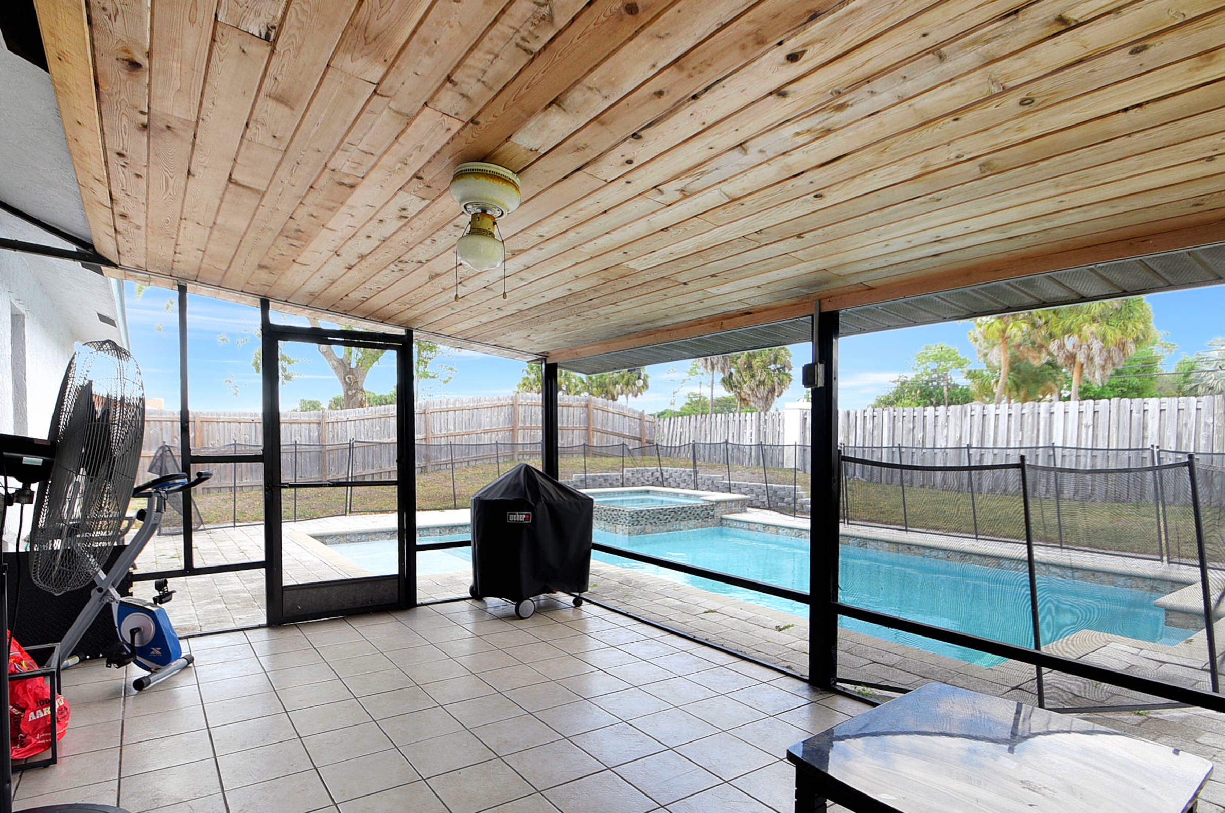 7595 Woodland Creek Ln, Lake Worth FL  33467-6582 exterior