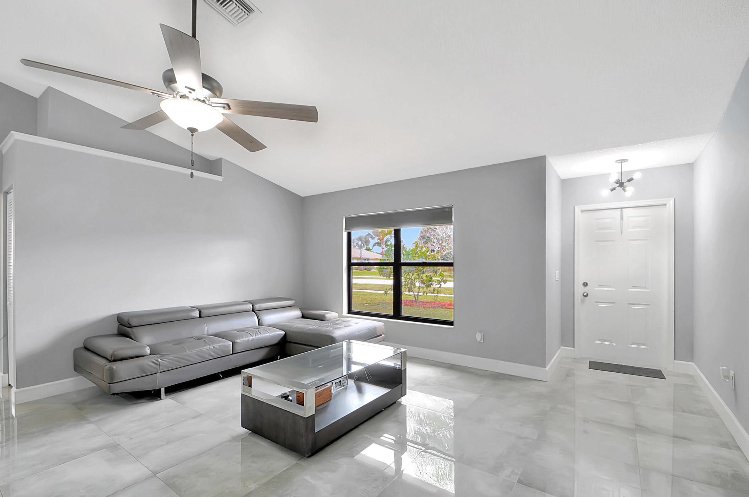 7595 Woodland Creek Ln, Lake Worth FL  33467-6582 exterior