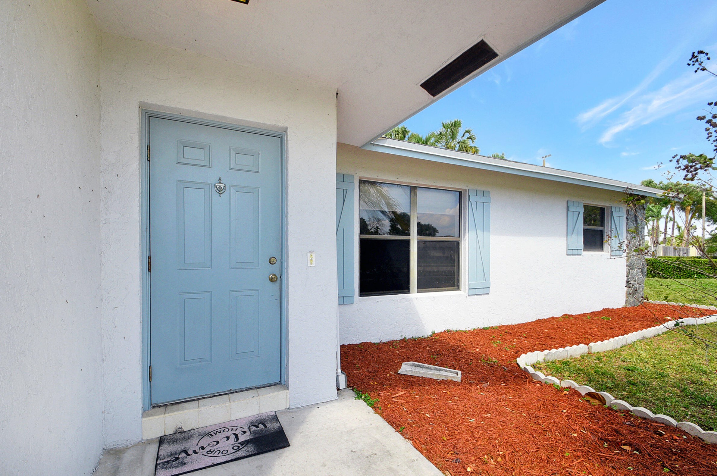 7595 Woodland Creek Ln, Lake Worth FL  33467-6582 exterior