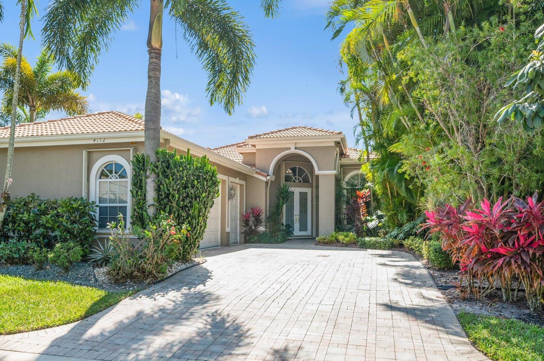 4172 Manchester Lake Dr, Lake Worth, FL 33449-8174