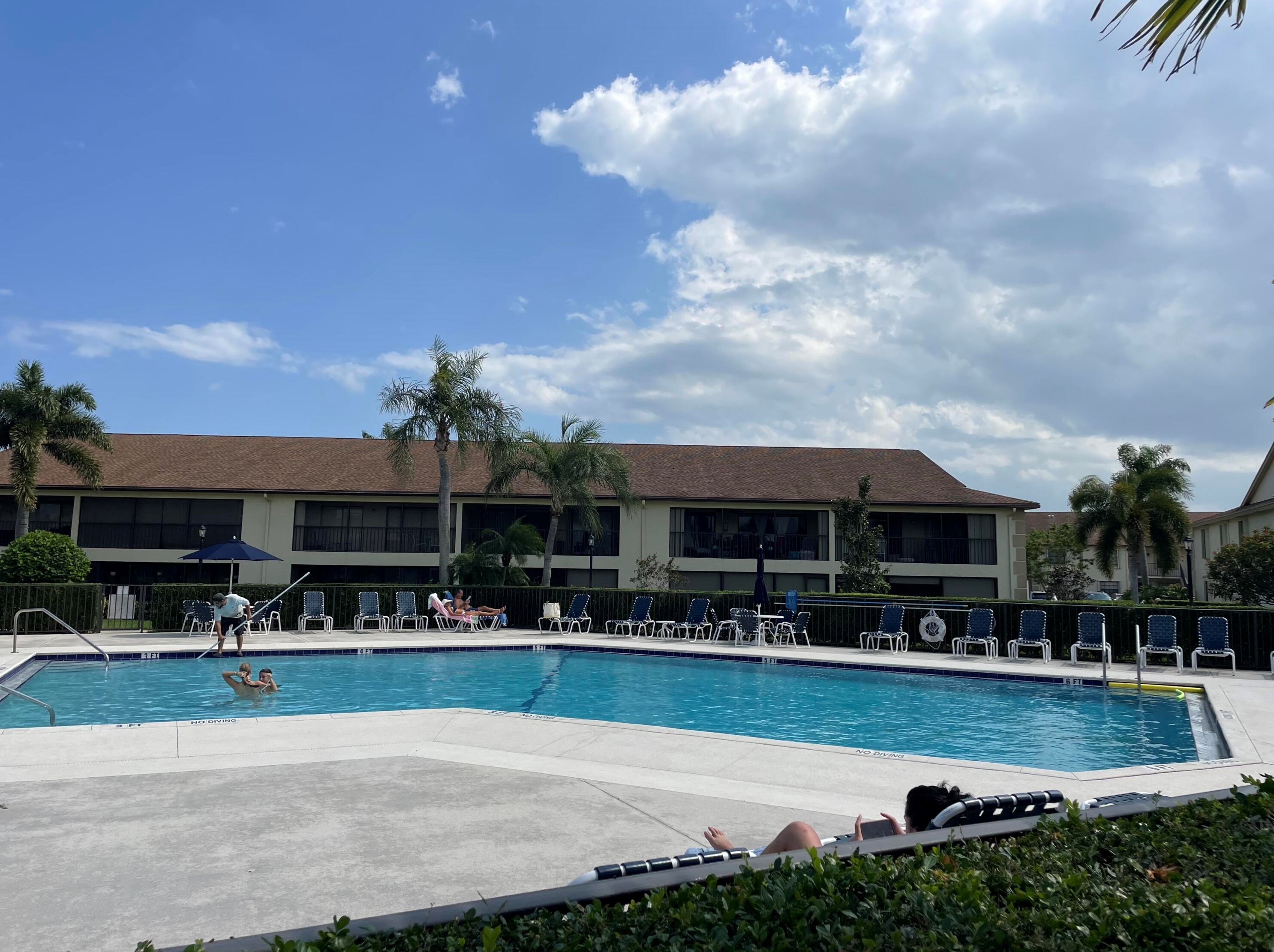 402 Pinecrest Cir, Jupiter FL  33458-8671 exterior