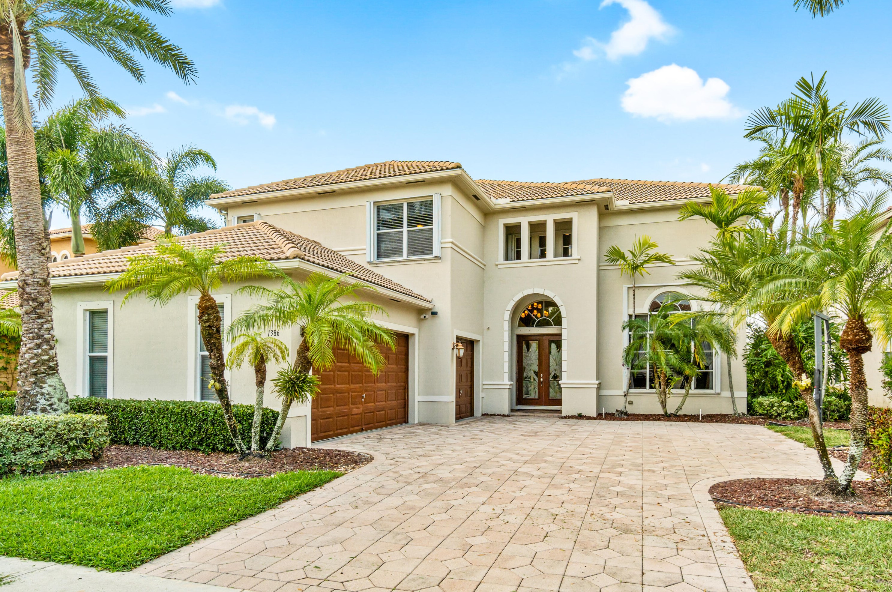 1386 Beacon Cir, West Palm Beach, FL 33414-3154