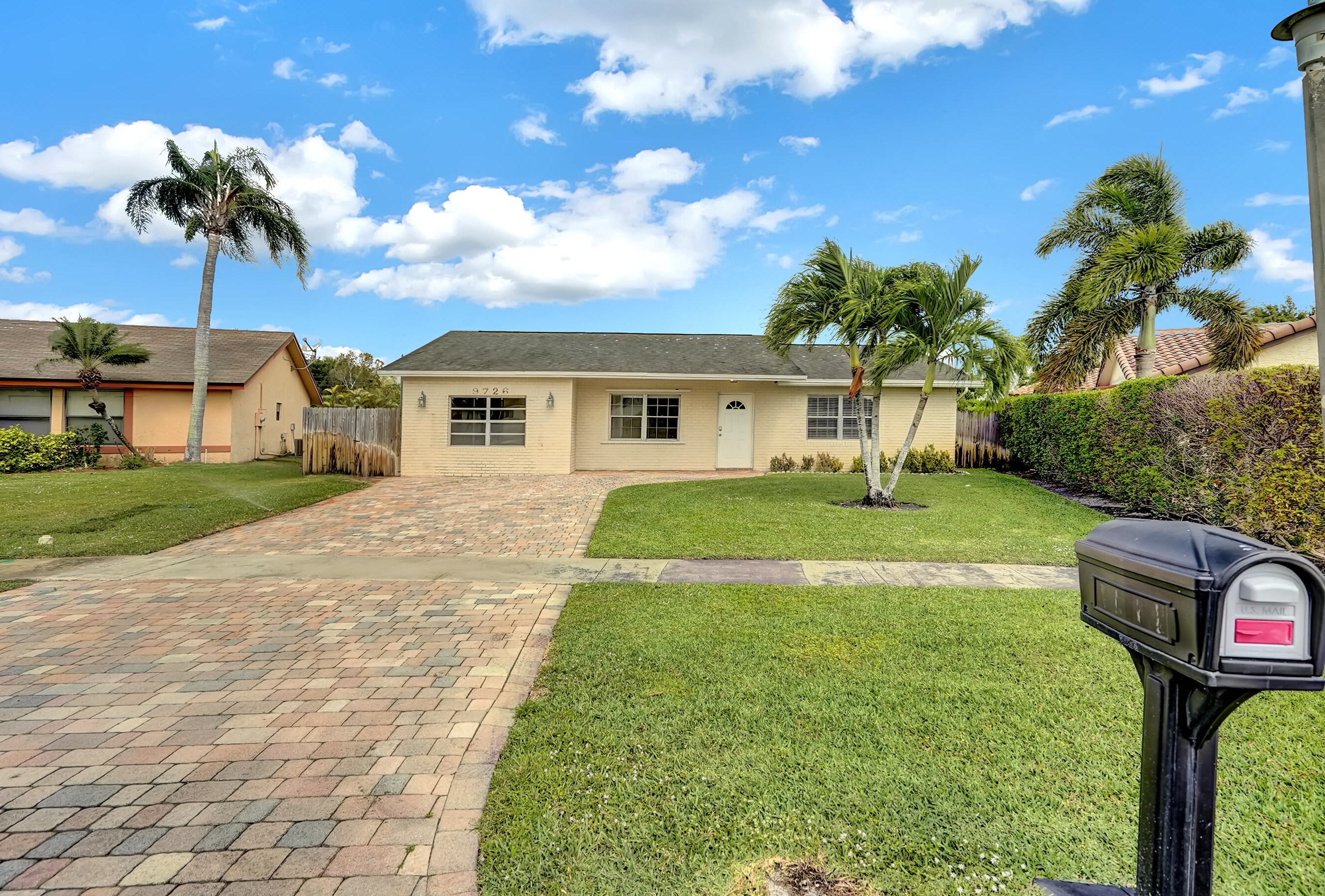 9726 Richmond Cir, Boca Raton, FL 33434