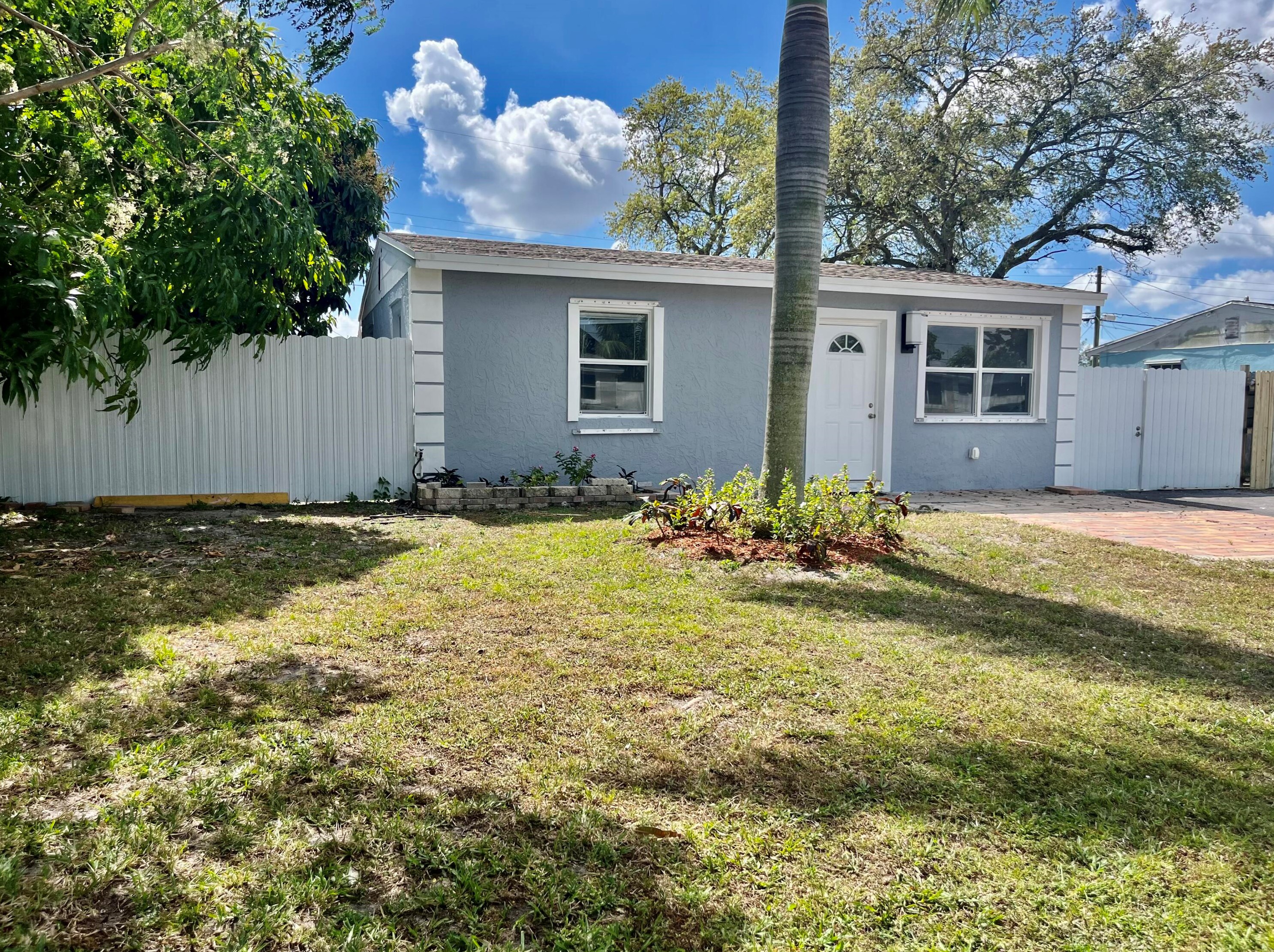 3013 Giuliano Ave, Lake Worth, FL 33461